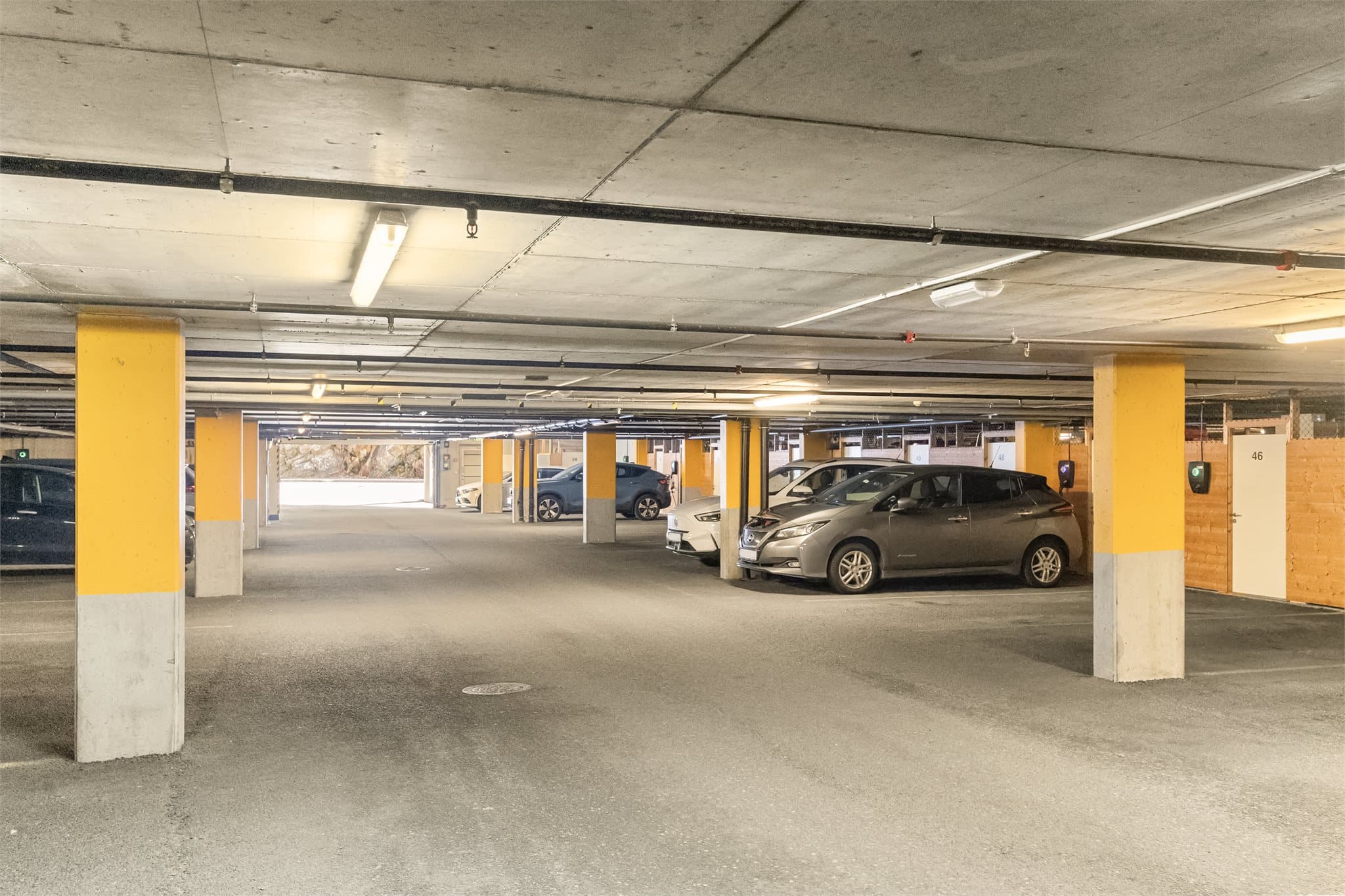 - Leiligheten disponerer en fast parkeringsplass i garasje med mulighet for å montere elbil-lader -