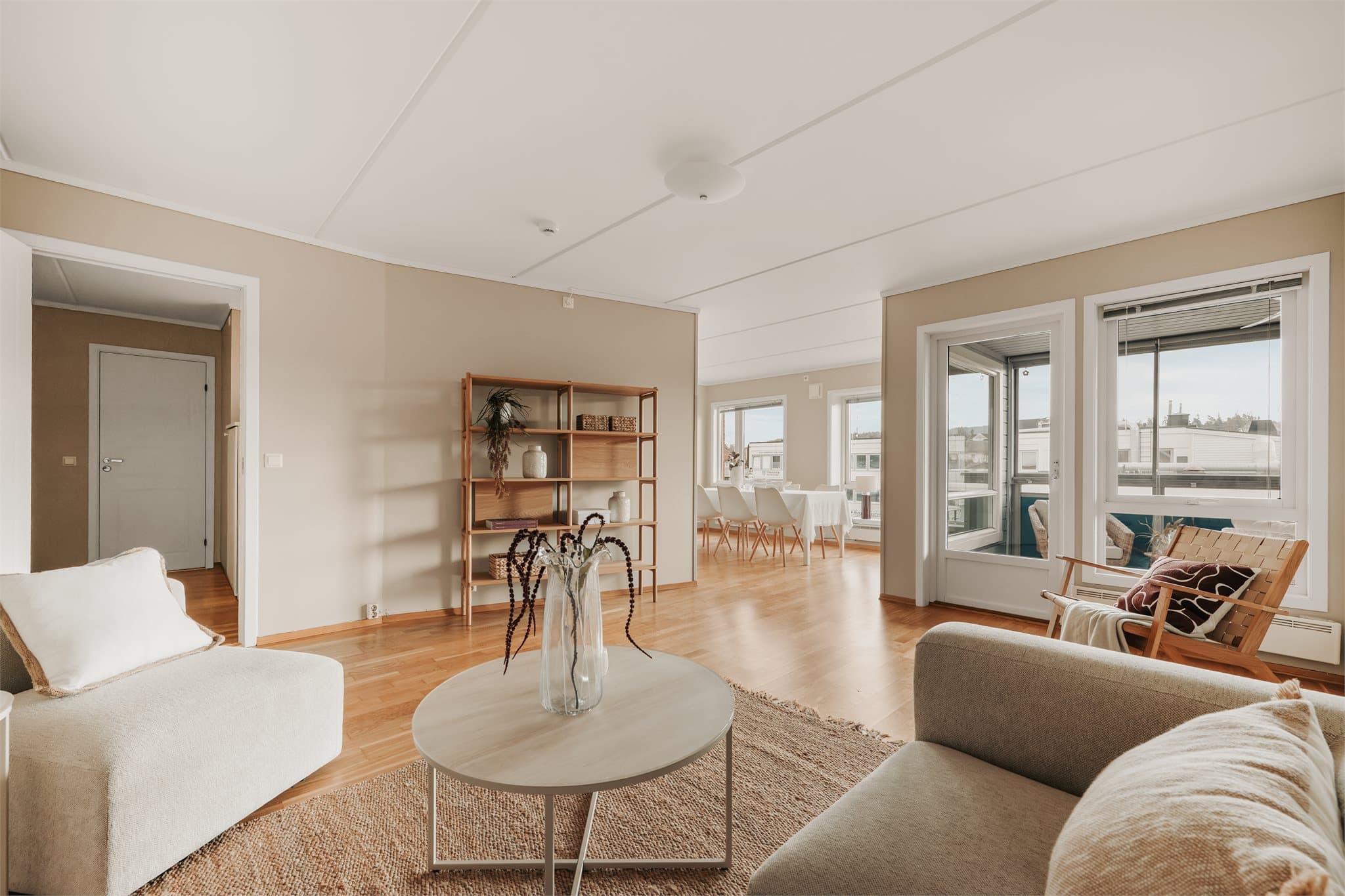 Leiligheten ligger i byggets 3.etasje med heisadkomst til leiligheten.