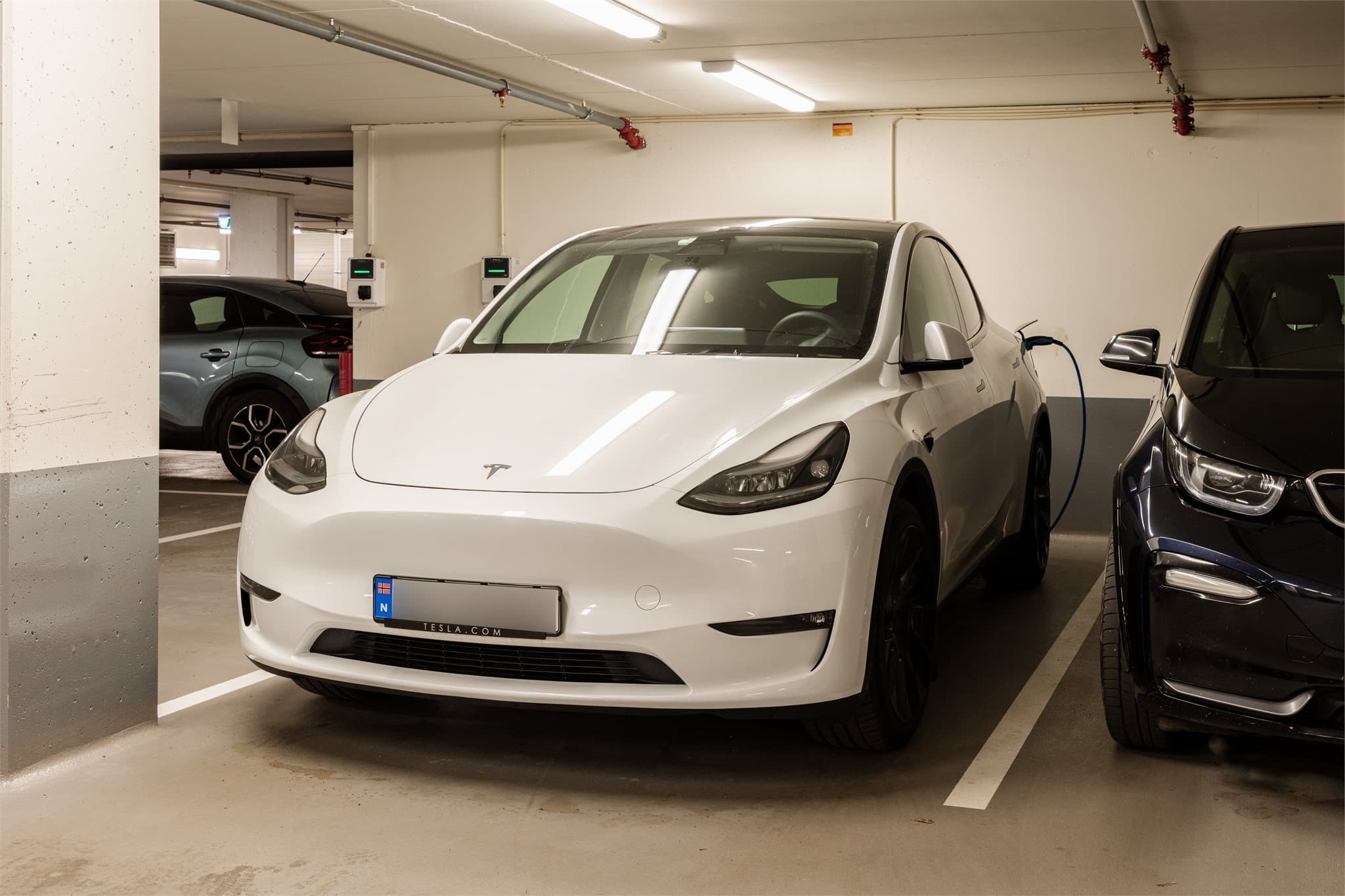 Det medfølger en parkeringsplass i garasjeanlegget.