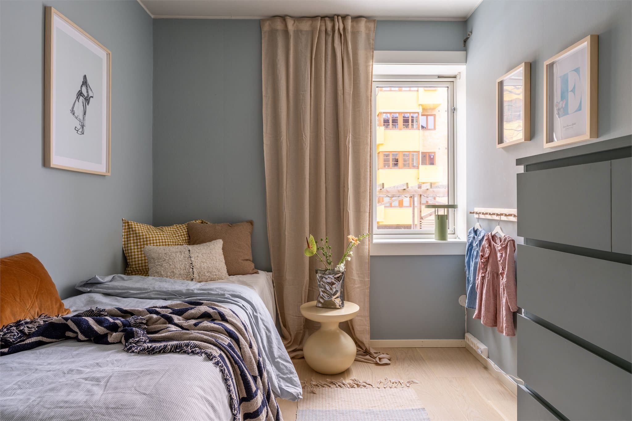 Det andre soverommet egner seg godt som barnerom, gjesterom eller kontor.