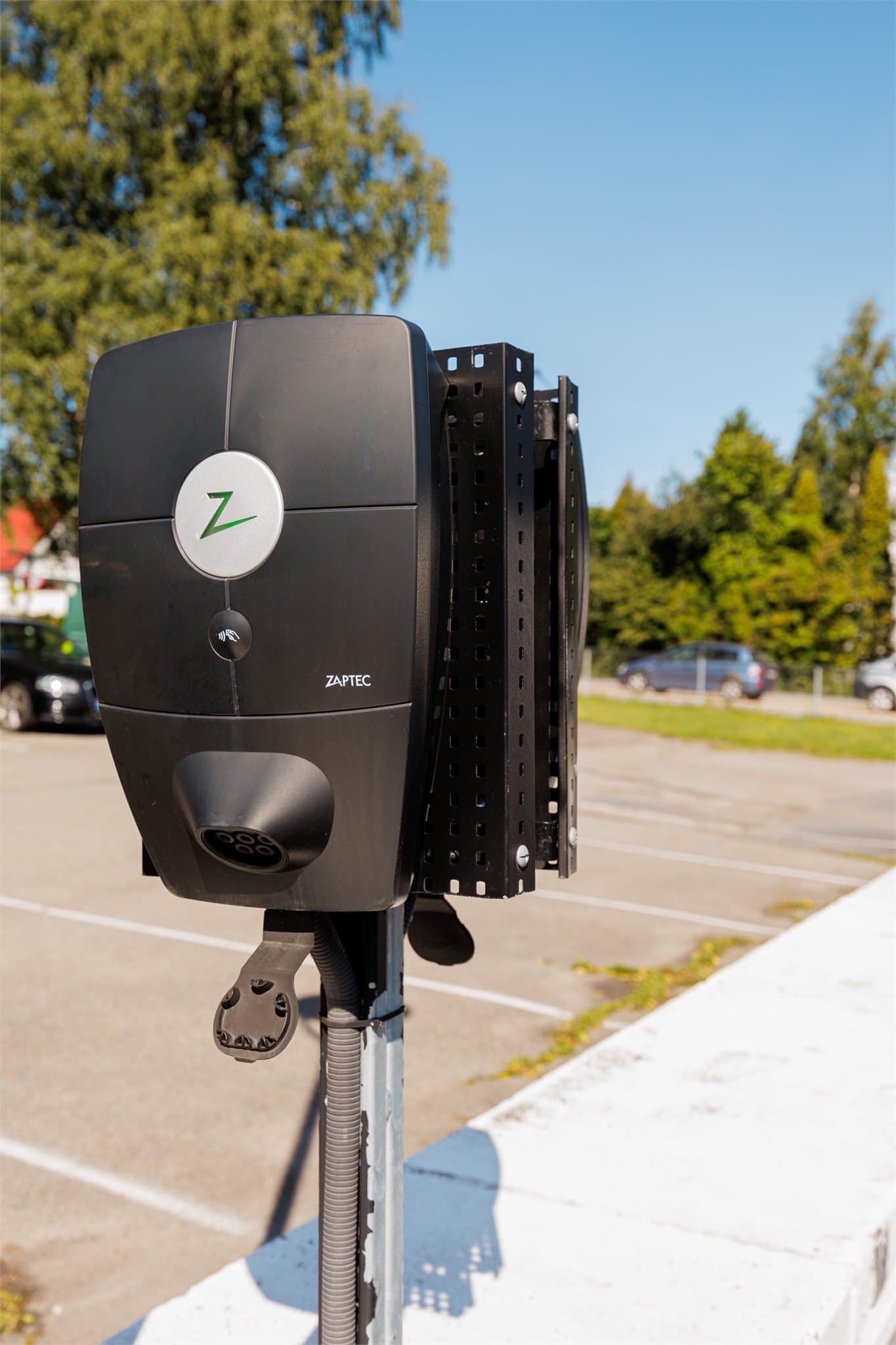 Sameiet har etablert ladeanlegg for elbil, med mulighet for lading på parkeringsområdet.