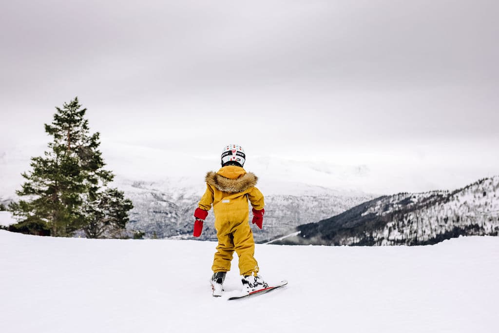 Stryn Vinterski ligger i nærheten, med tilbud for hele familien.