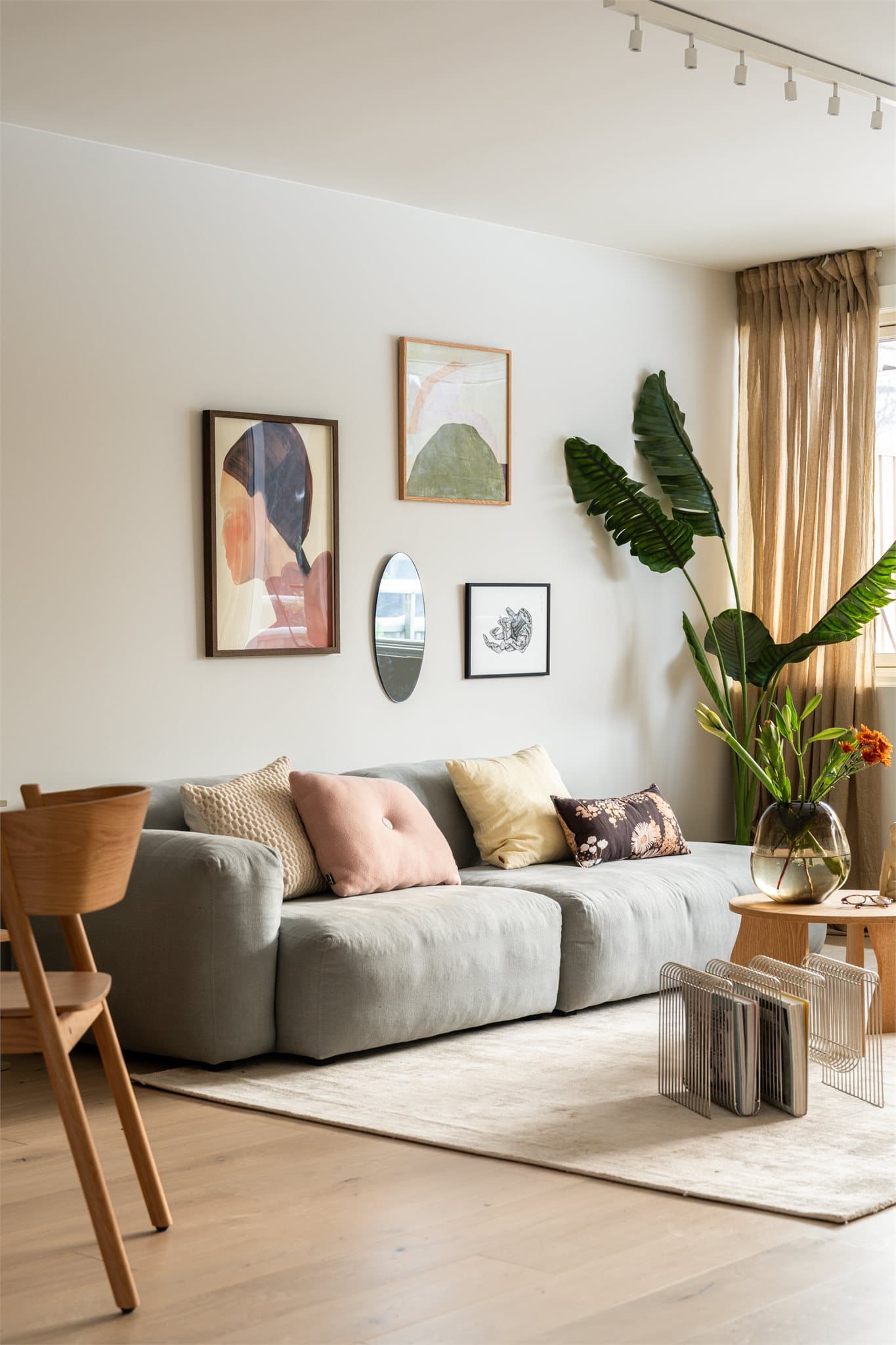 Leiligheten disponerer i tillegg en bod i kjeller på ca. 4 kvm.