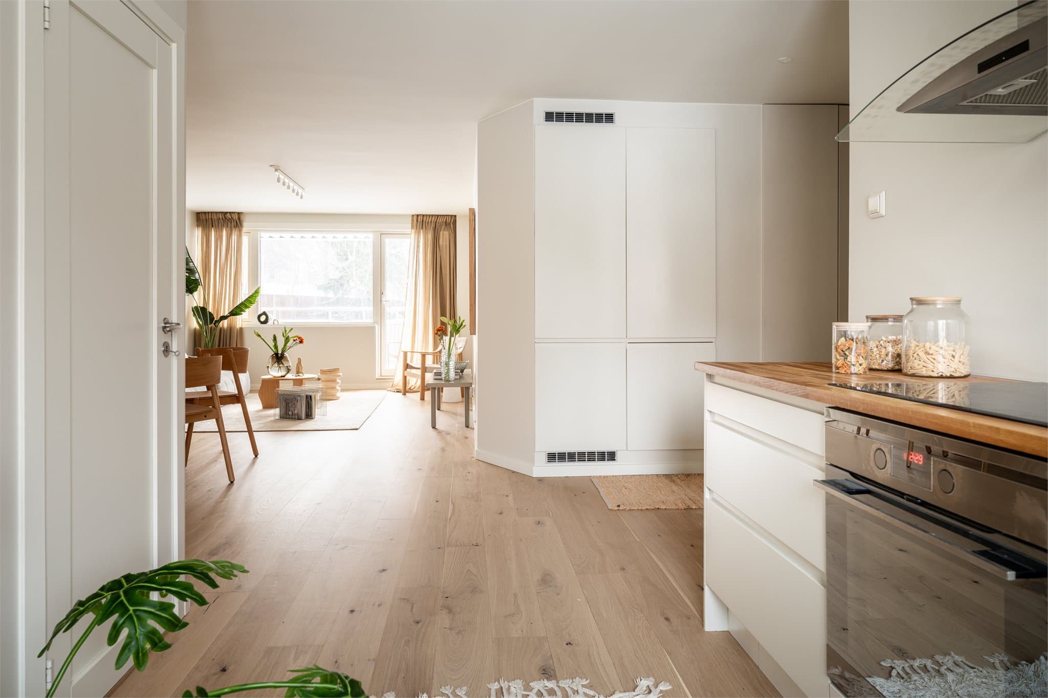 Lys og åpen planløsning med god soneinndeling.