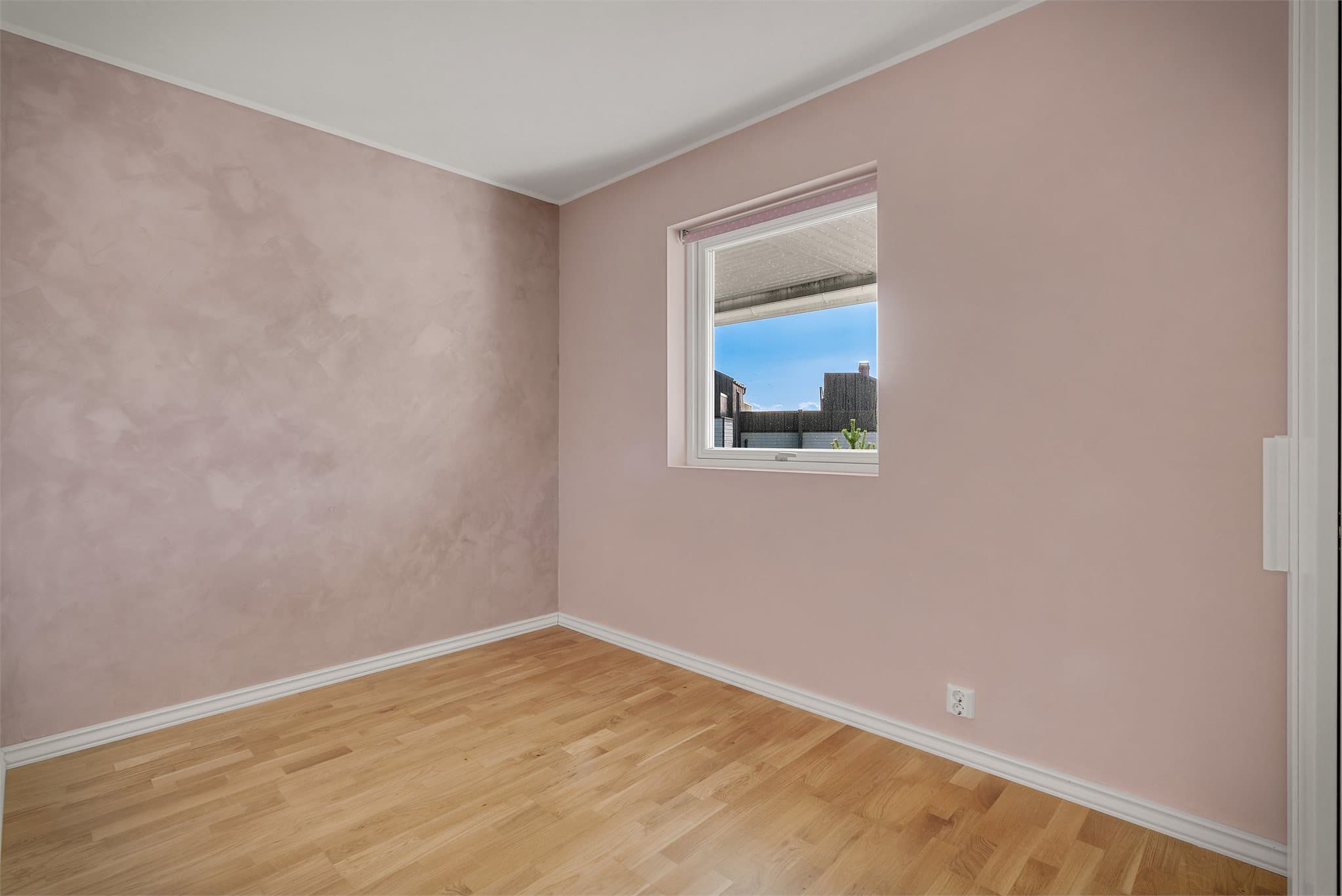 - Leiligheten har 2 soverom på hhv. 7,7 m² og 8,1 m² -