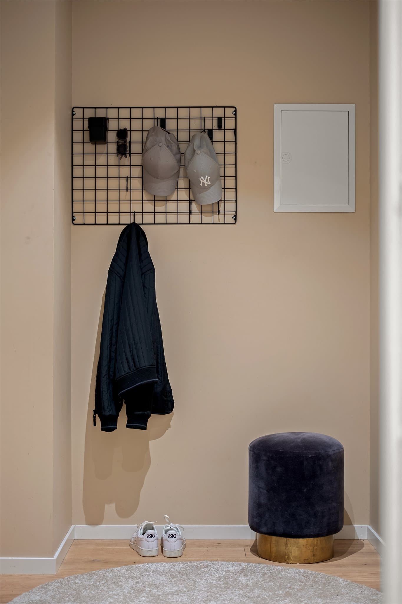 Her er det god plass til garderobeløsning for yttertøy og sko.