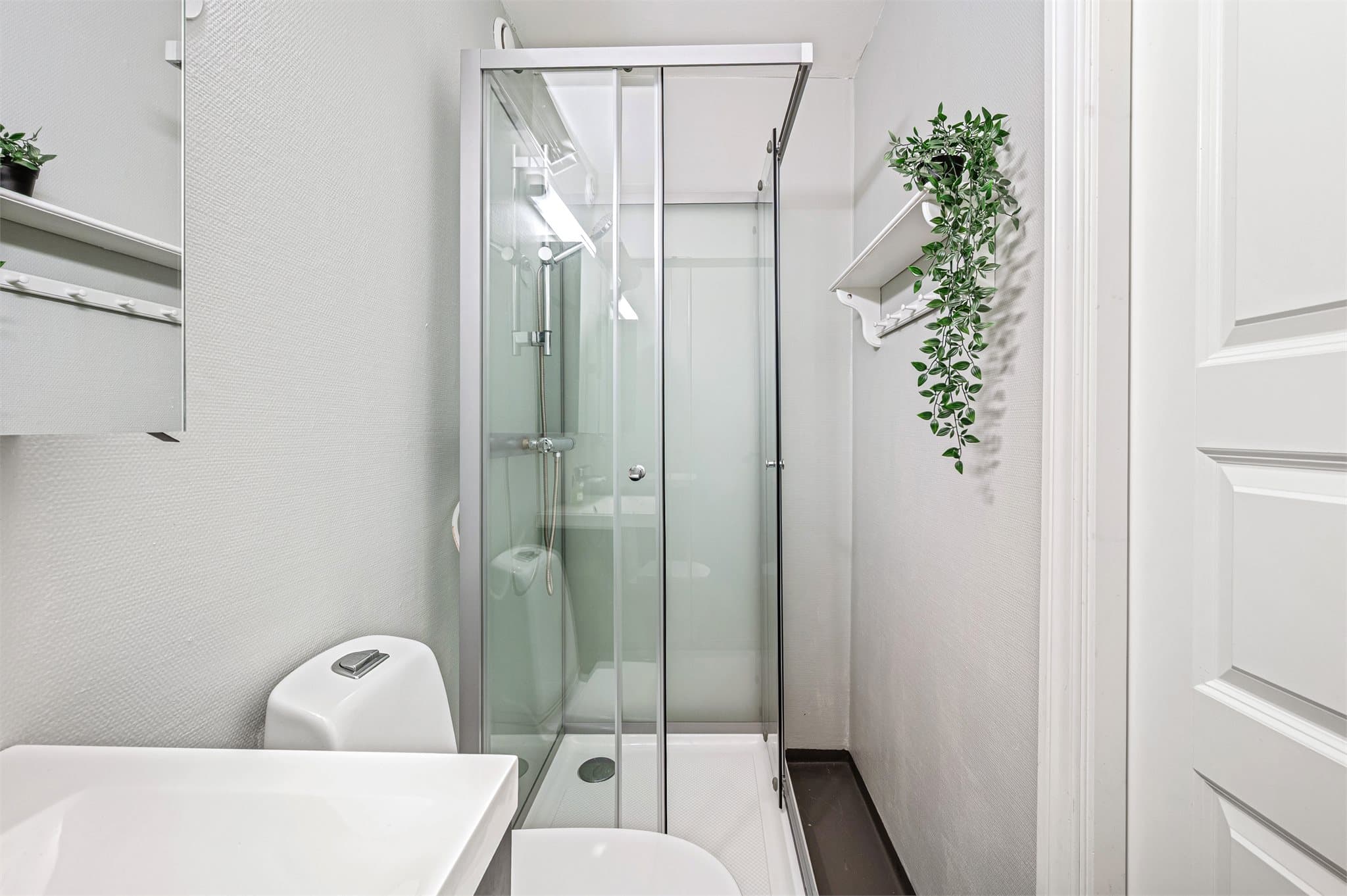 - Badet måler 2,6m² -