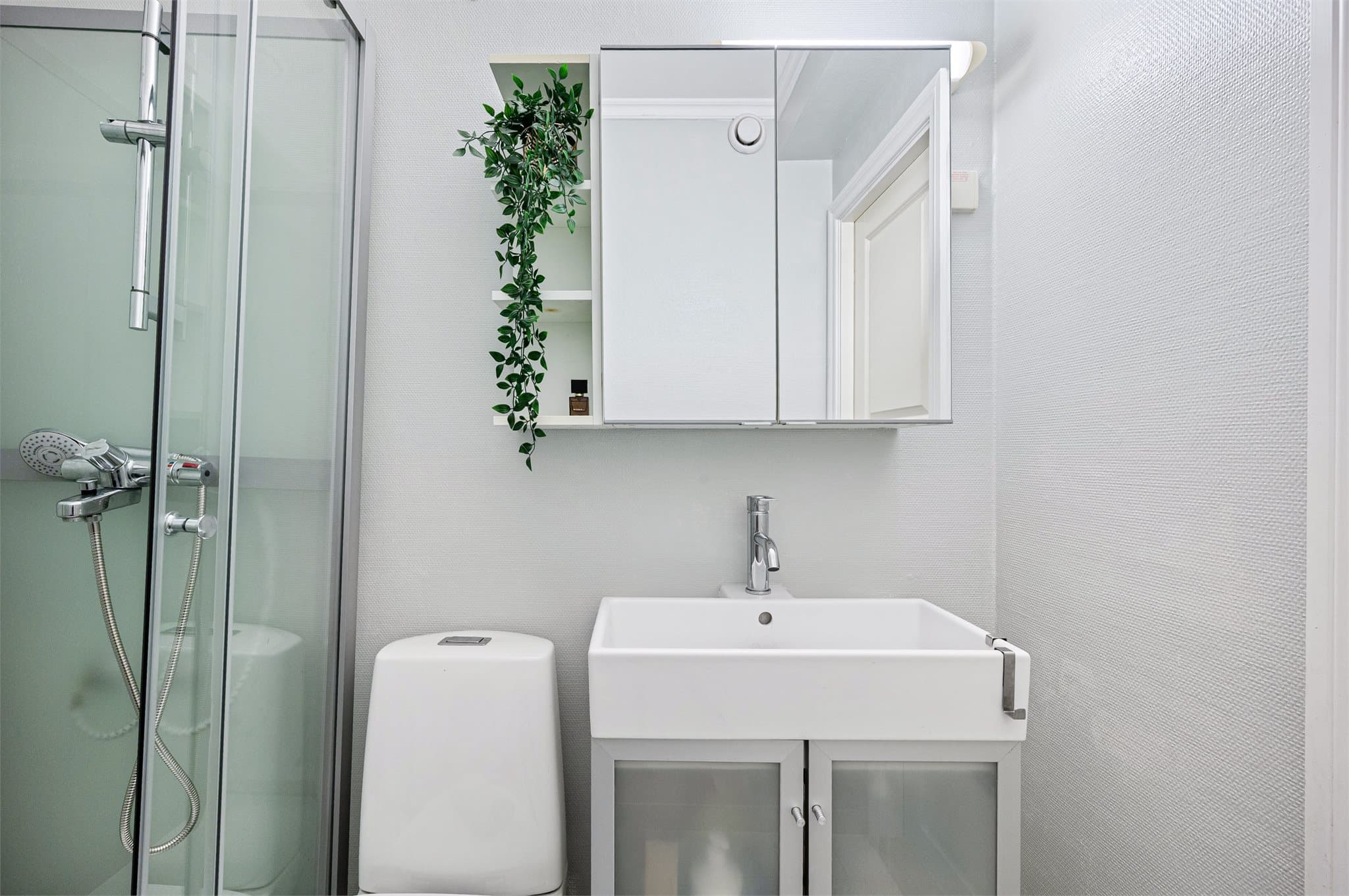 - Leilighetens andre bad måler 2,9m² -