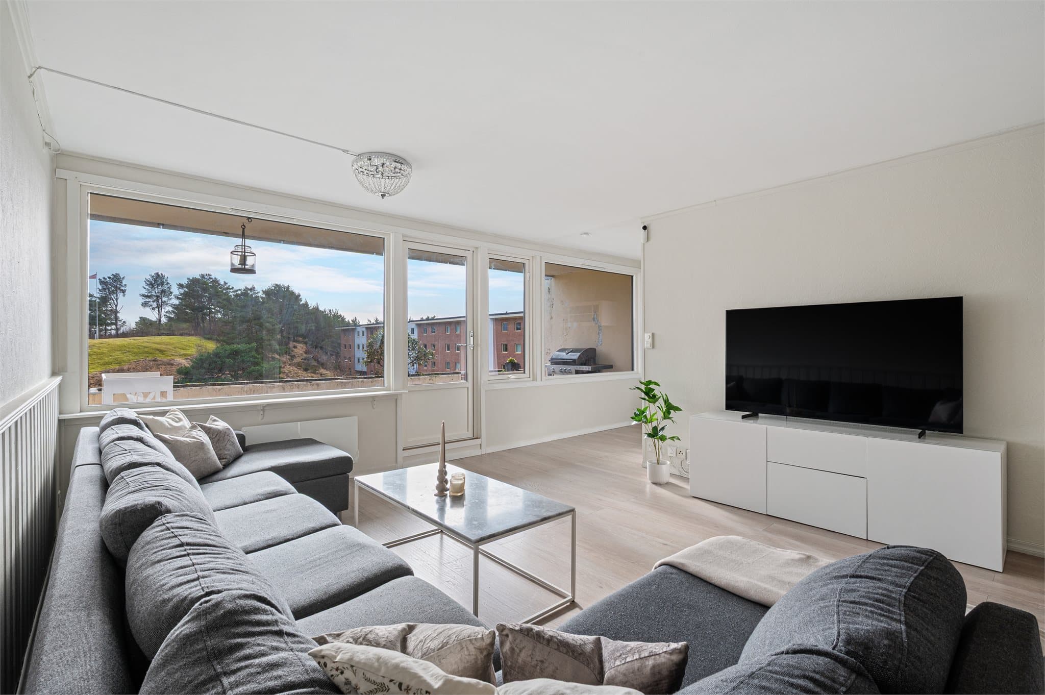 - En lys og innbydende 4-roms i et populært og sentralt nabolag -