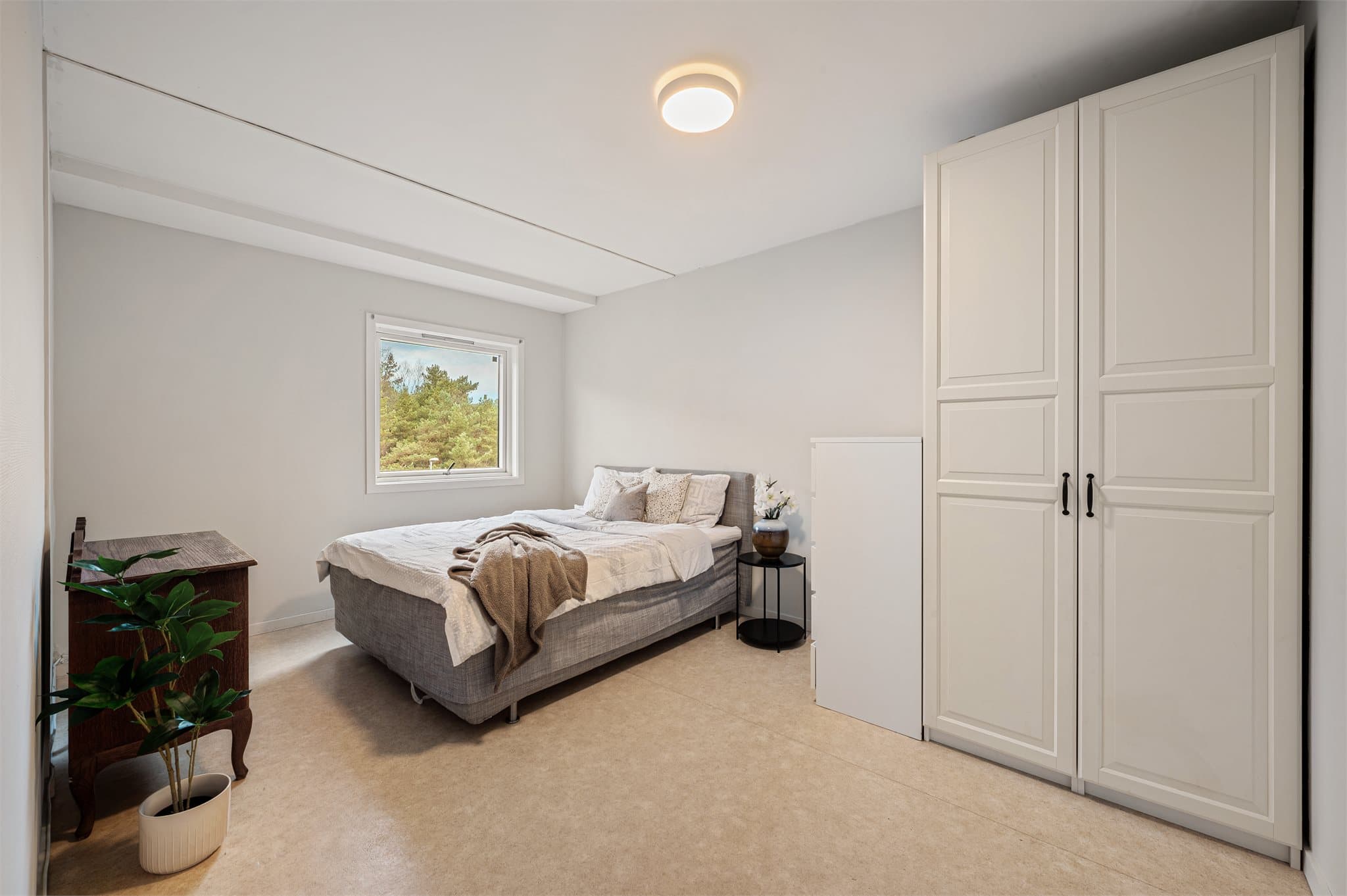 - Soverom nr. 2 måler 14,4m² -