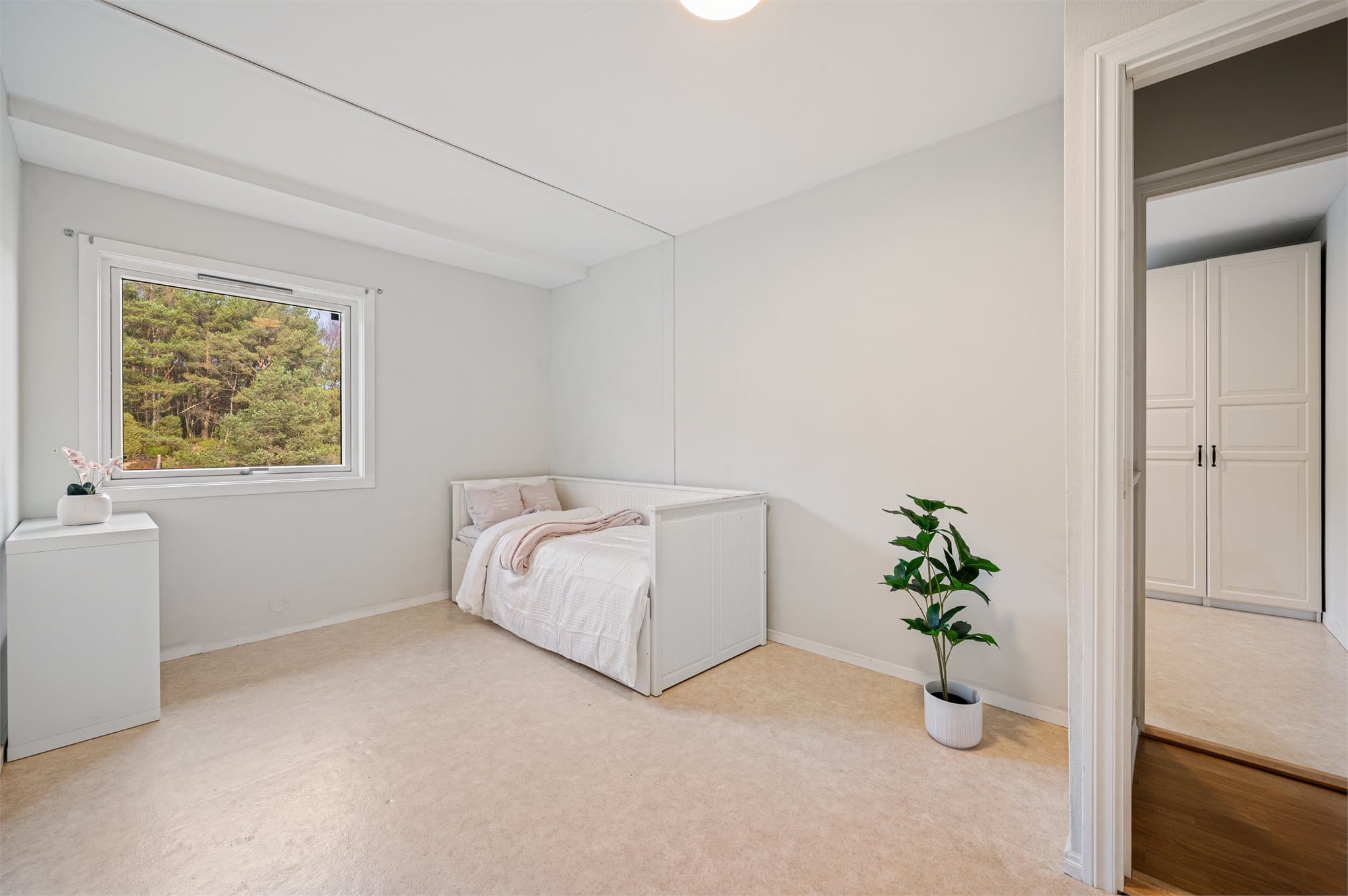 - Det siste soverommet måler 12,1m² -