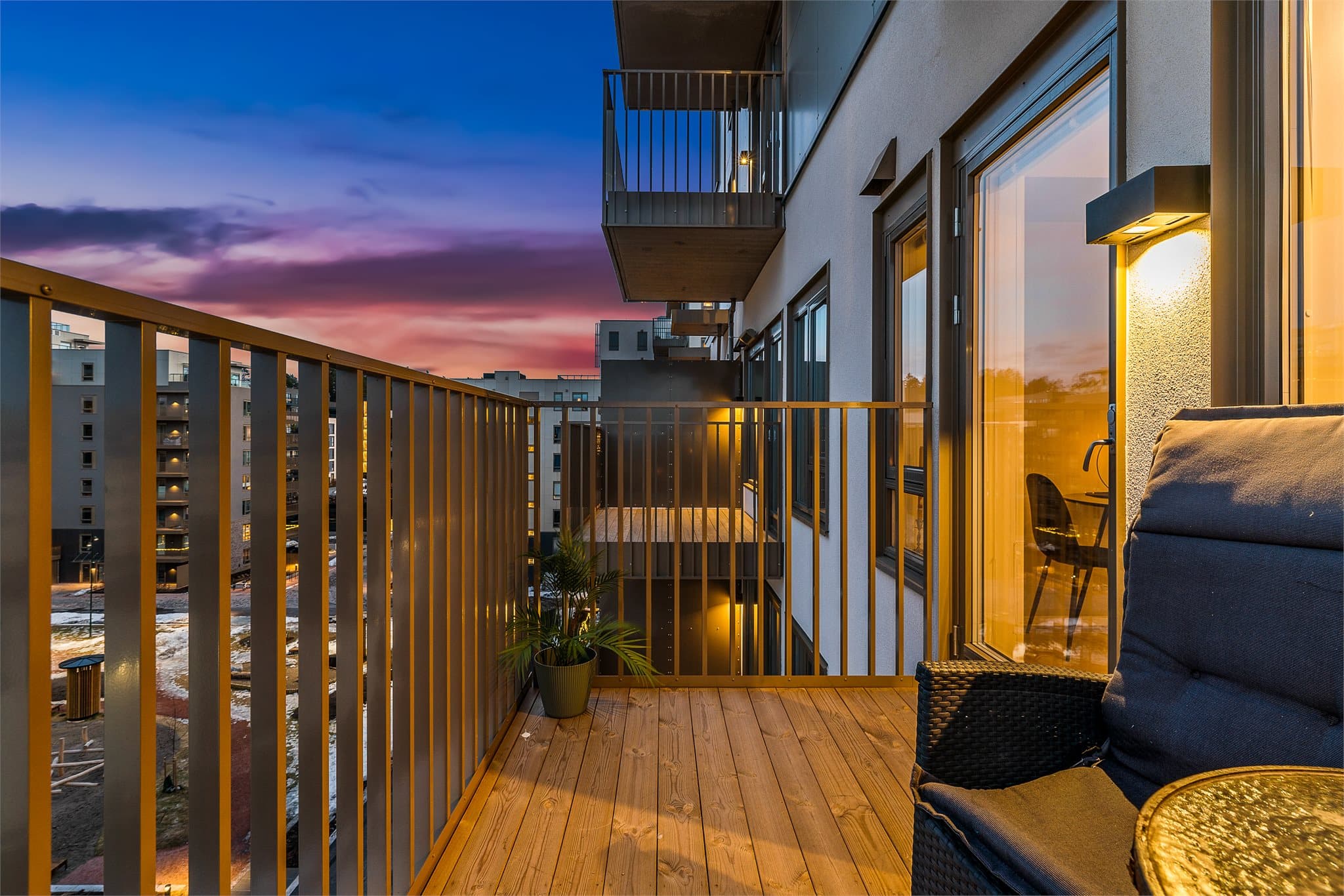 Dette er en nyere leilighet med nybygg-standard, balkong og svært sentral beliggenhet i Lørenskog sentrum!