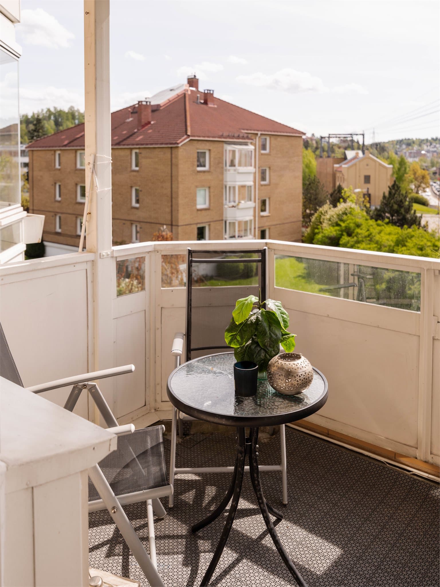 Balkongen på cirka 7,4 m² har god plass til en sittegruppe.