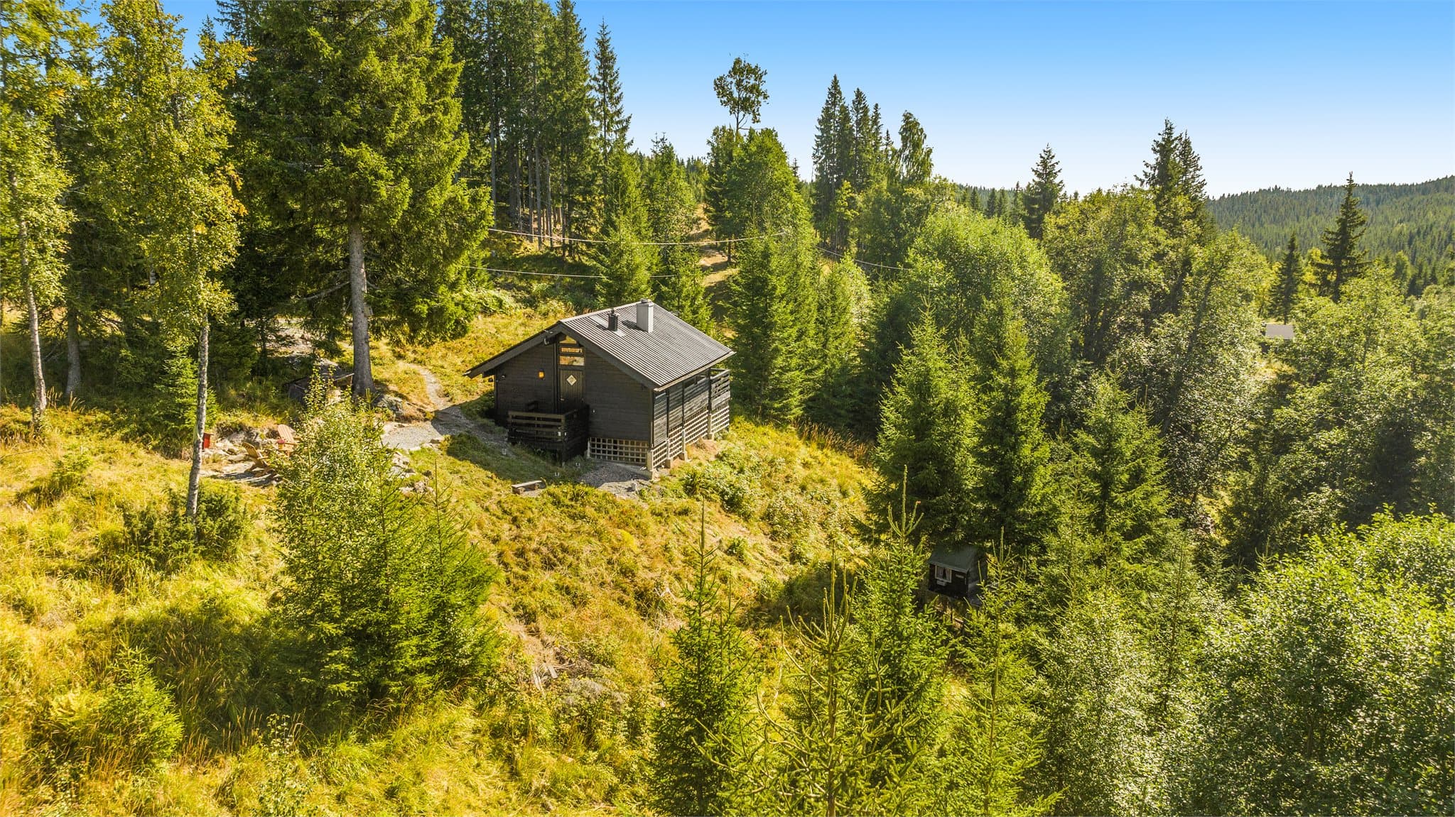 Lekker arkitektur som passer perfekt inn i terrenget.