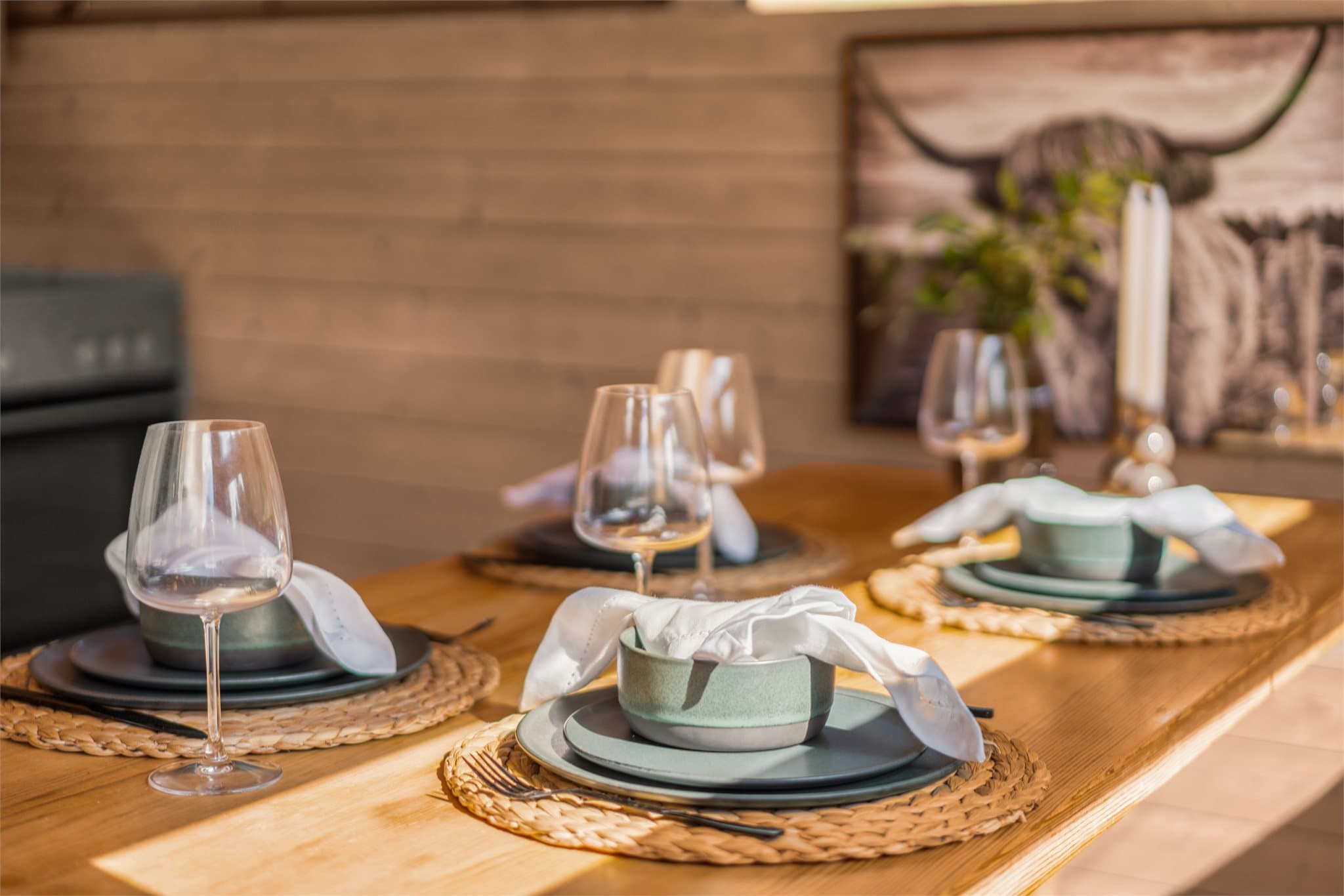 Hyggelig spiseplass hvor måltidene kan nytes.