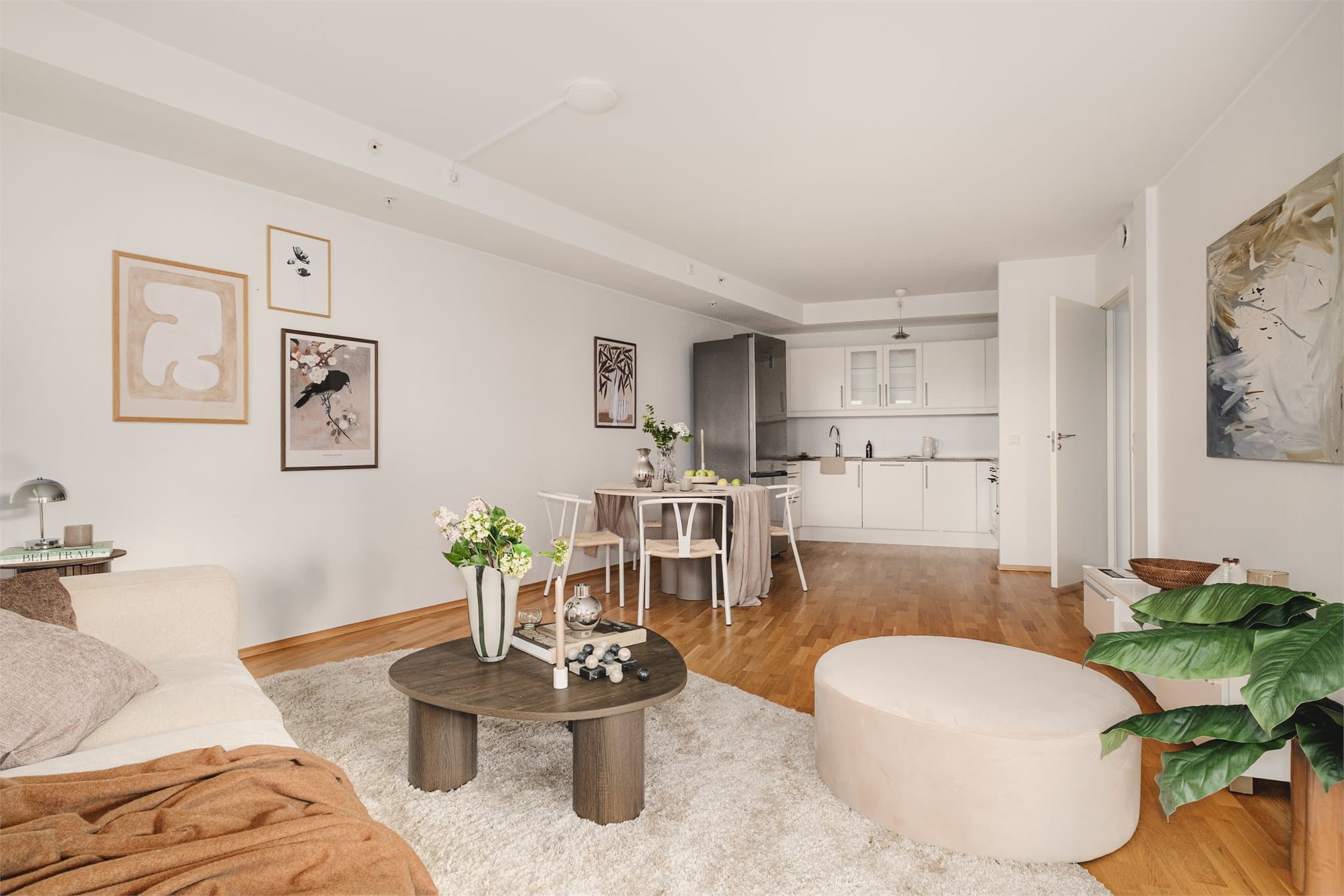 - Stue/kjøkken måler 30m² -