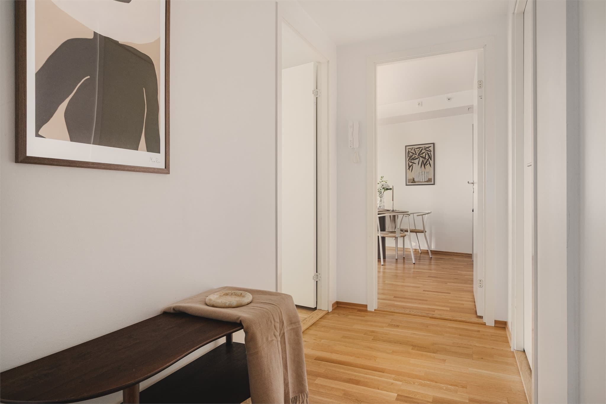 - Lys og innbydende entré/gang på 9m² -