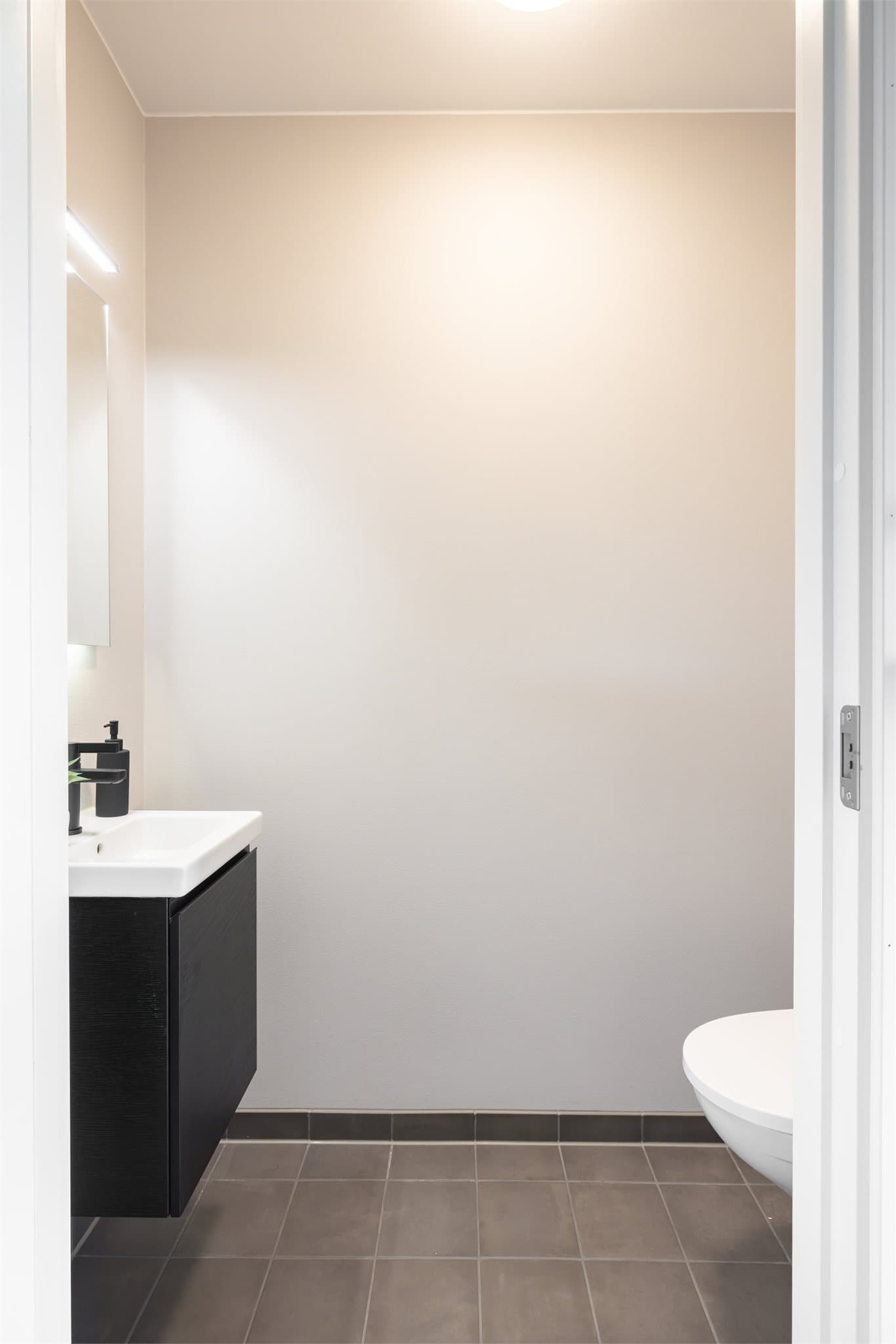 Toalettrom i 1. etasje.