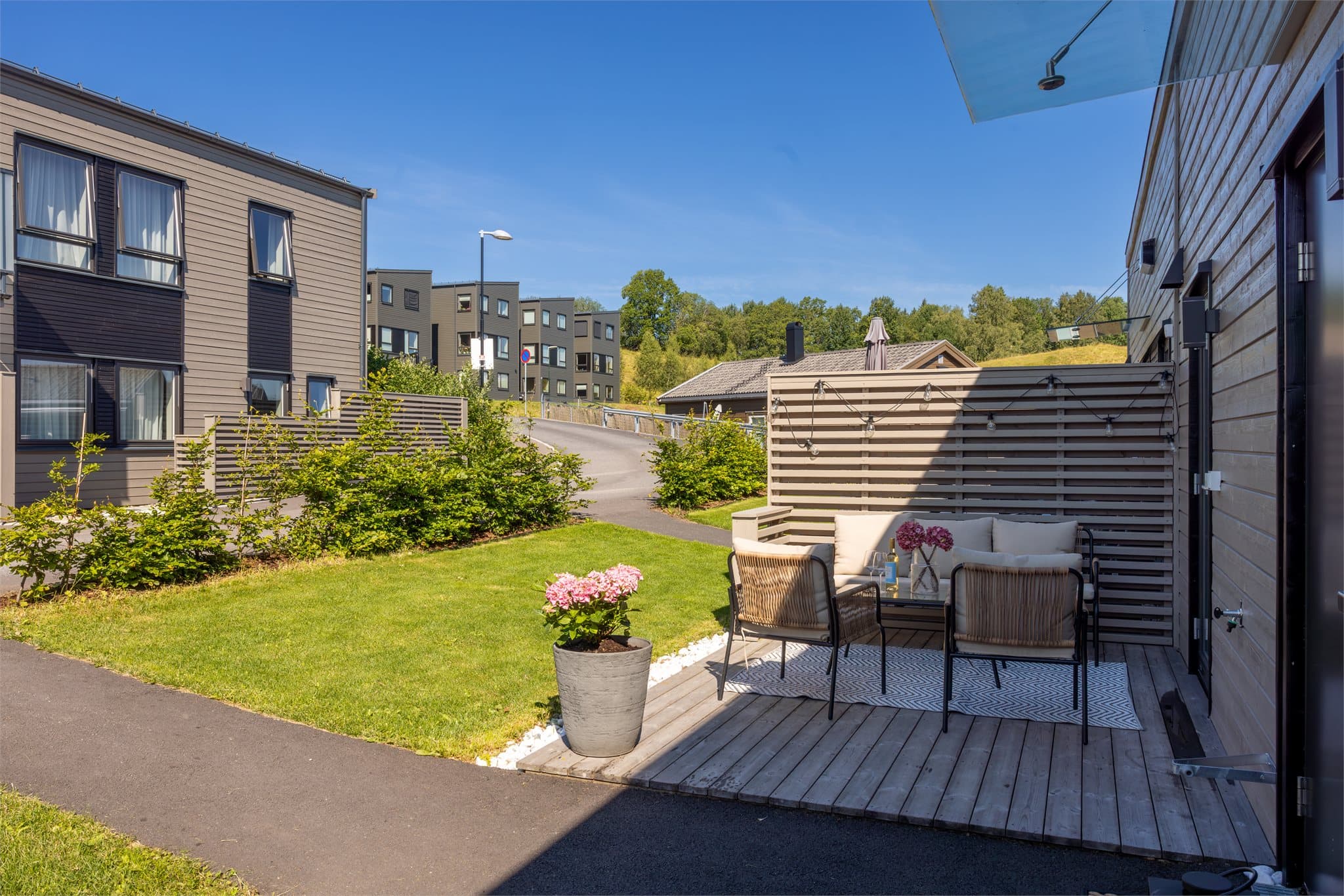 Markterrassen er sørvest-vendt.