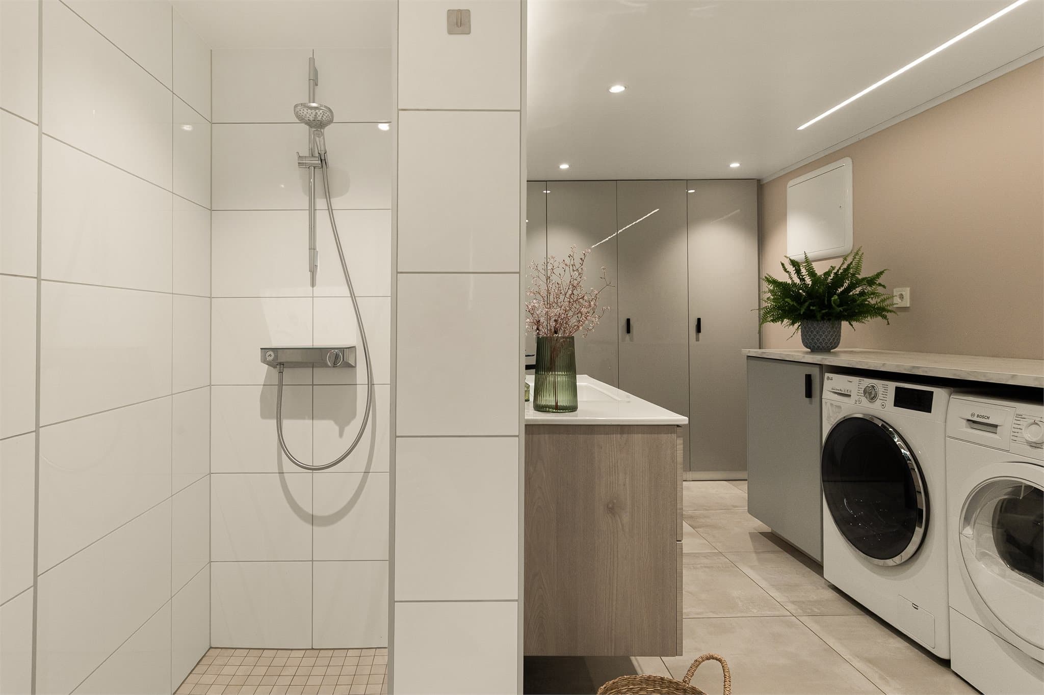- Badet/vaskerommet ble renovert i 2020 -