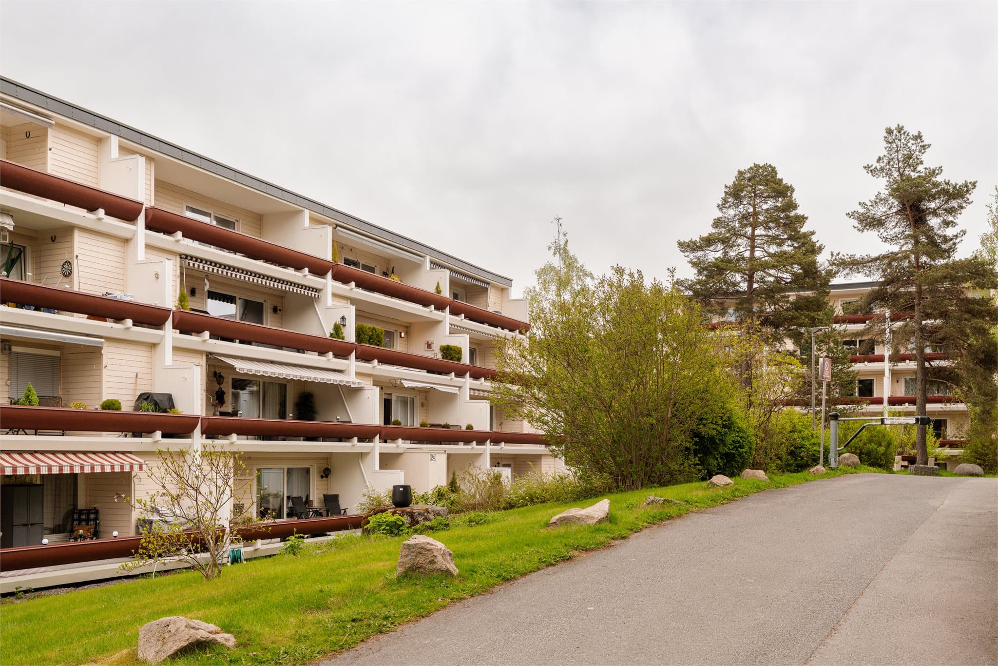 Området byr på flotte tur- og friluftsmuligheter året rundt. Gjelleråsmarka ligger i nærheten og har et omfattende nettverk av turstier, sykkeltraseer og preparerte skiløyper vinterstid.