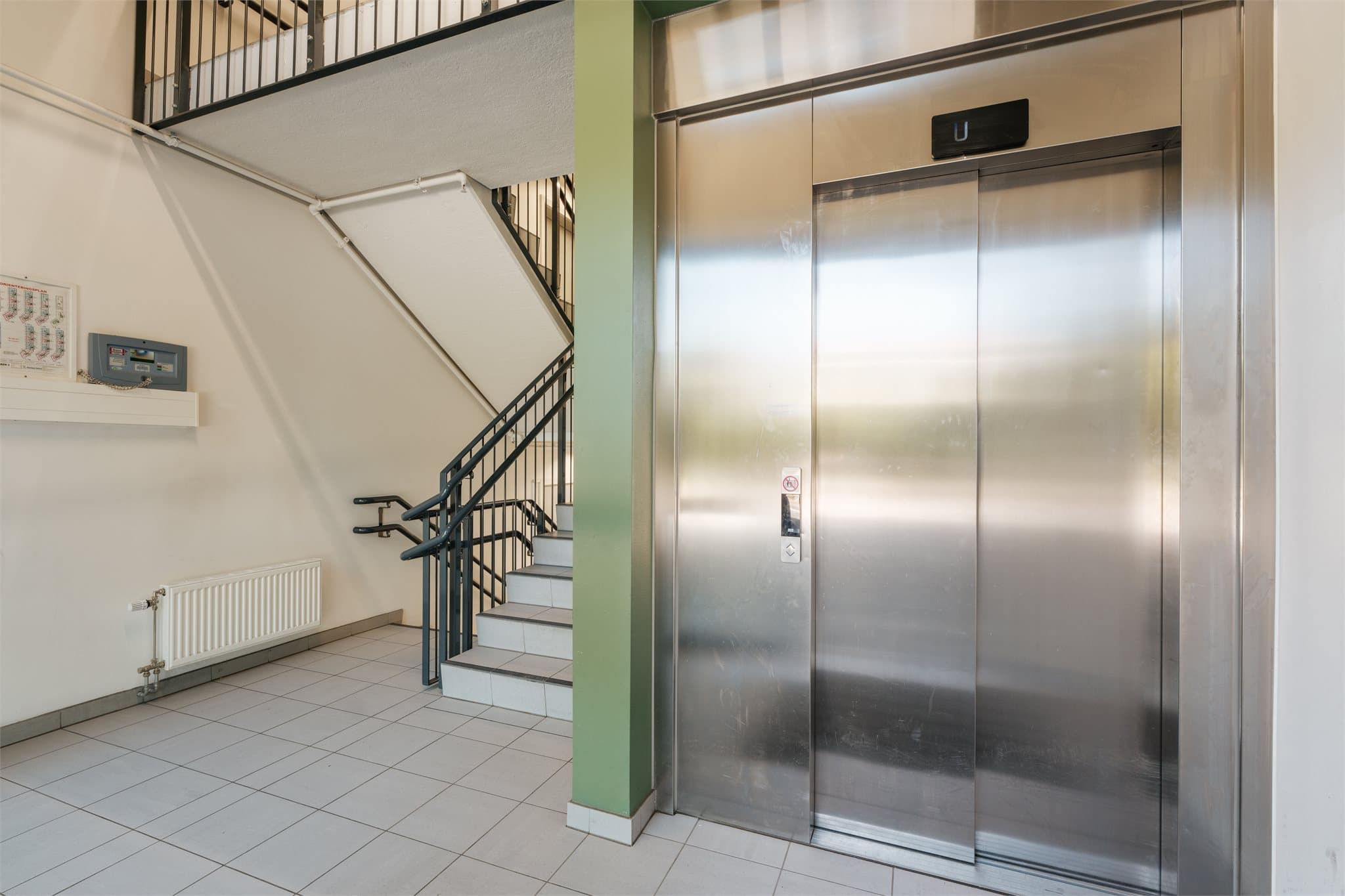 Det er heis i bygget.