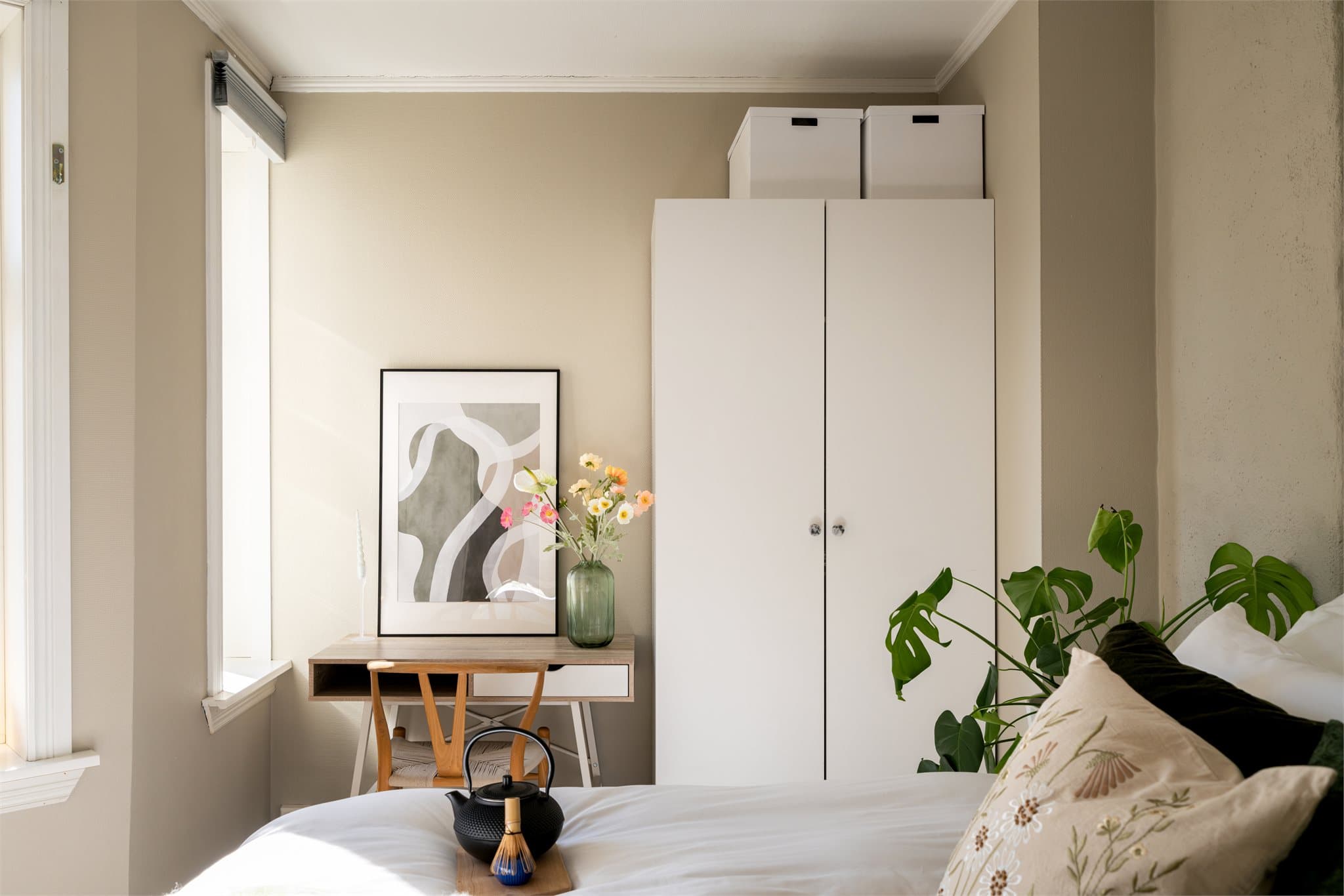 Plass til romslige garderobeløsninger for praktisk oppbevaring.