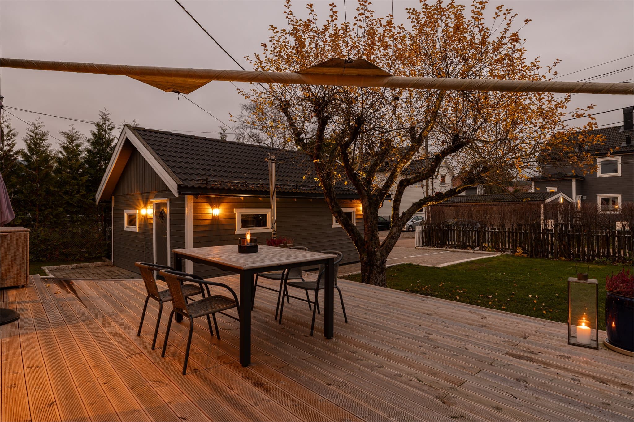 Samle familie og venner og rund av en nydelig sommerdag under åpen himmel.