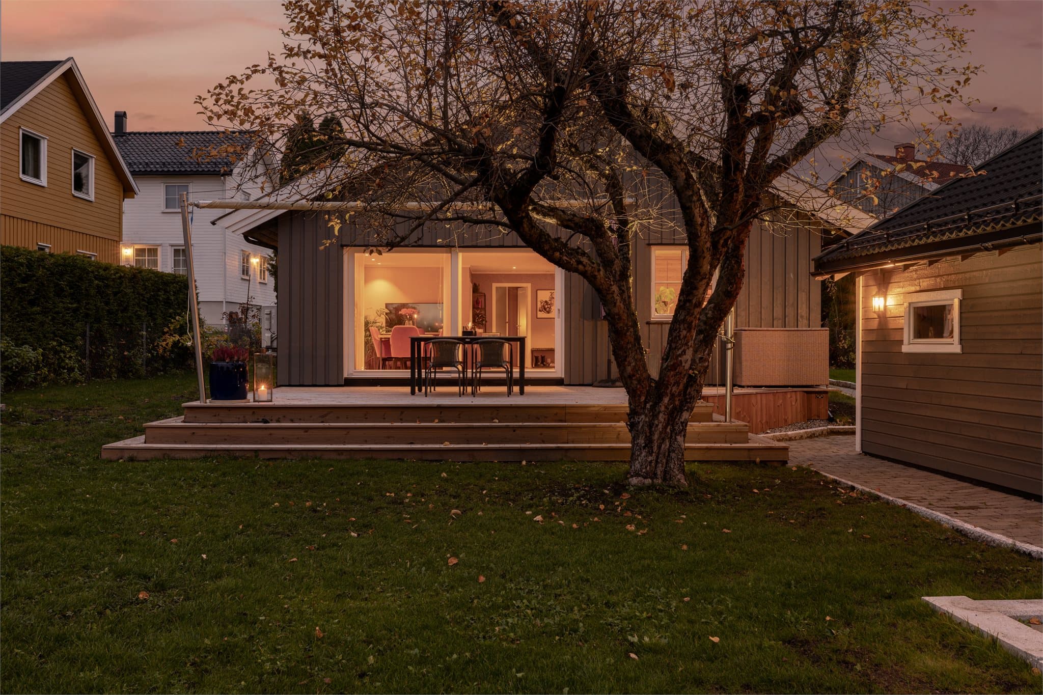 Hagen er perfekt for barna – med gode lekemuligheter både sommer og vinter.