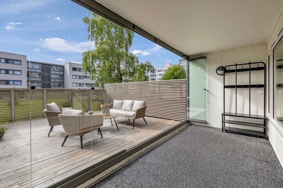 Innglassingen kan åpnes helt, og skaper en sømløs overgang til den private hagedelen.