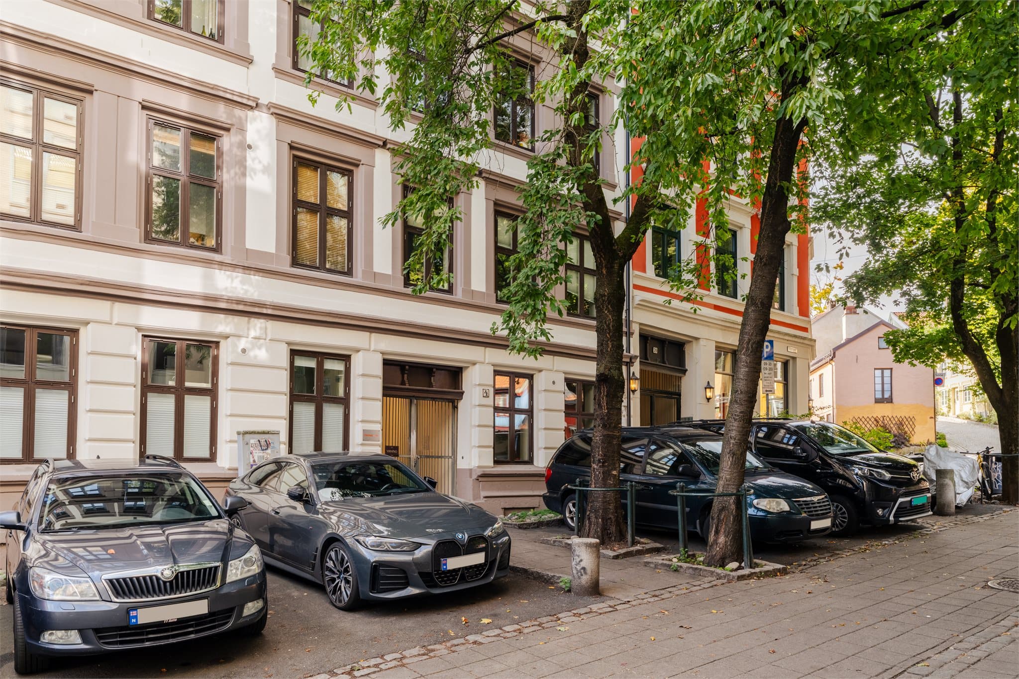 Leiligheten ligger midt i smørøyet på Fredensborg i et veletablert boligområde.