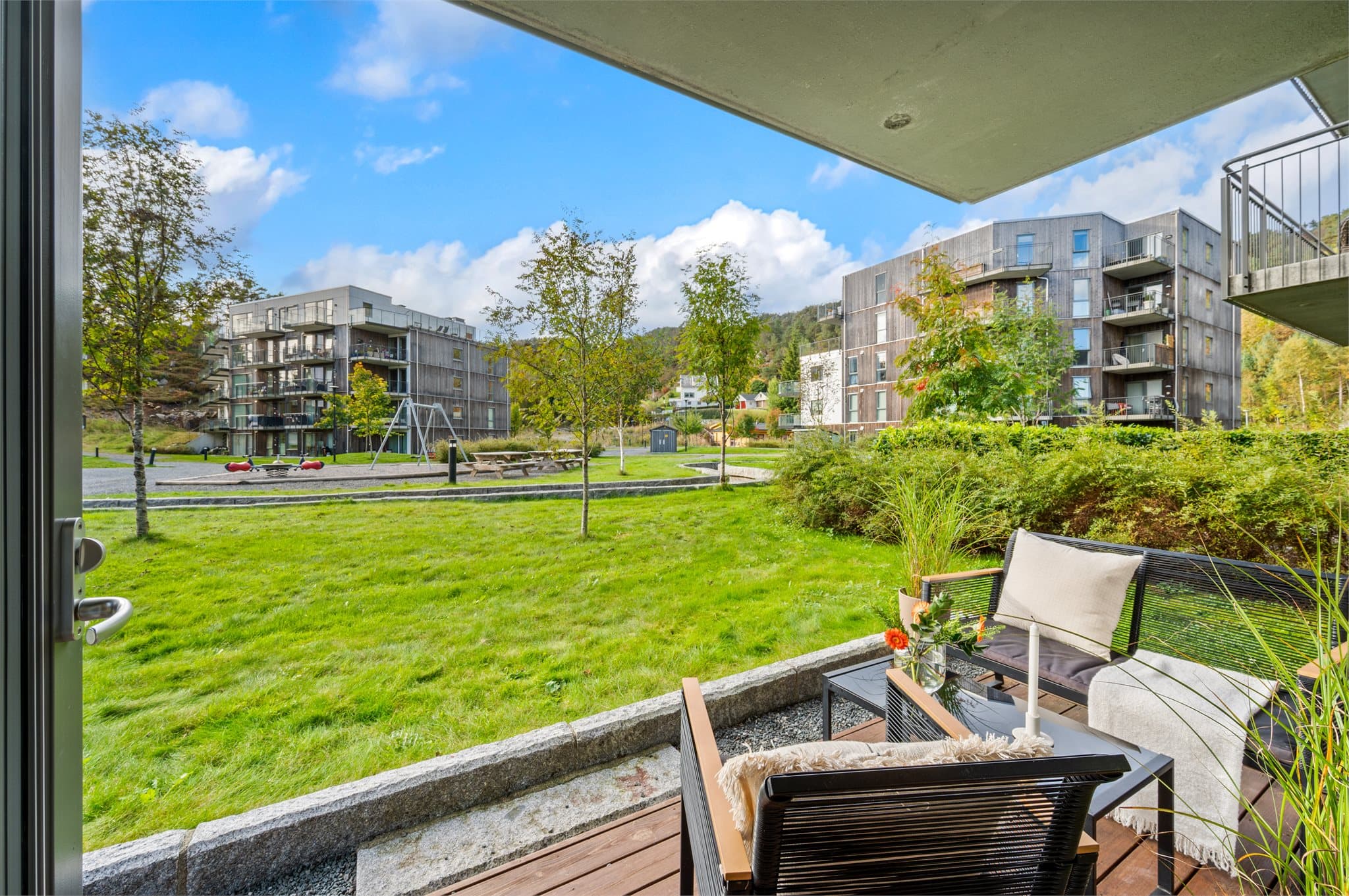 - Her har man fast parkeringsplass i garasje og trappefri tilkomst - Passende alle livsfaser -