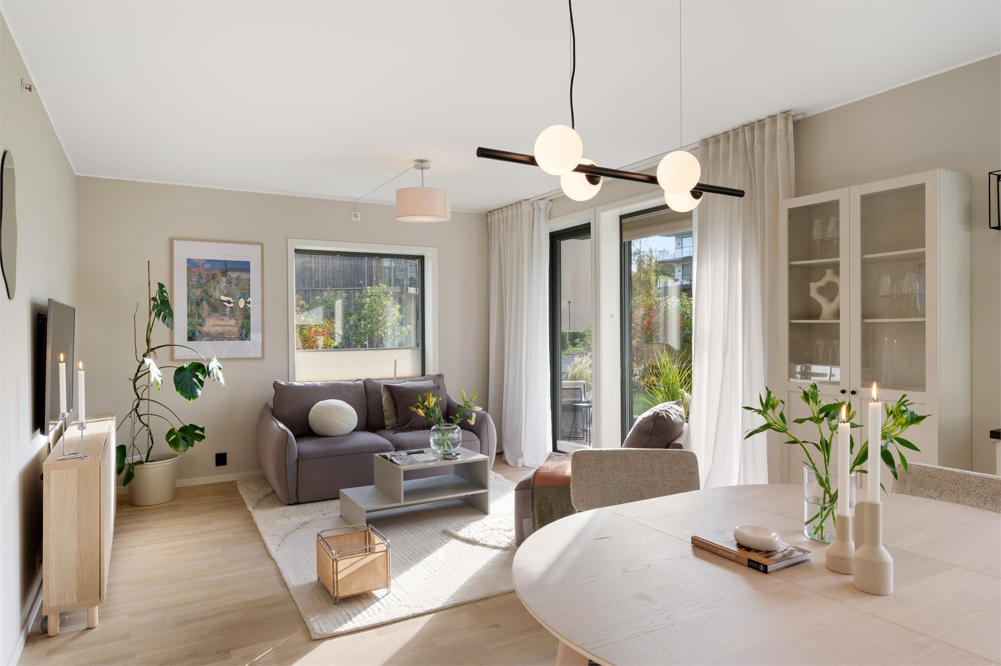 - Merk listefri himling og rause vindusflater fra gulv -