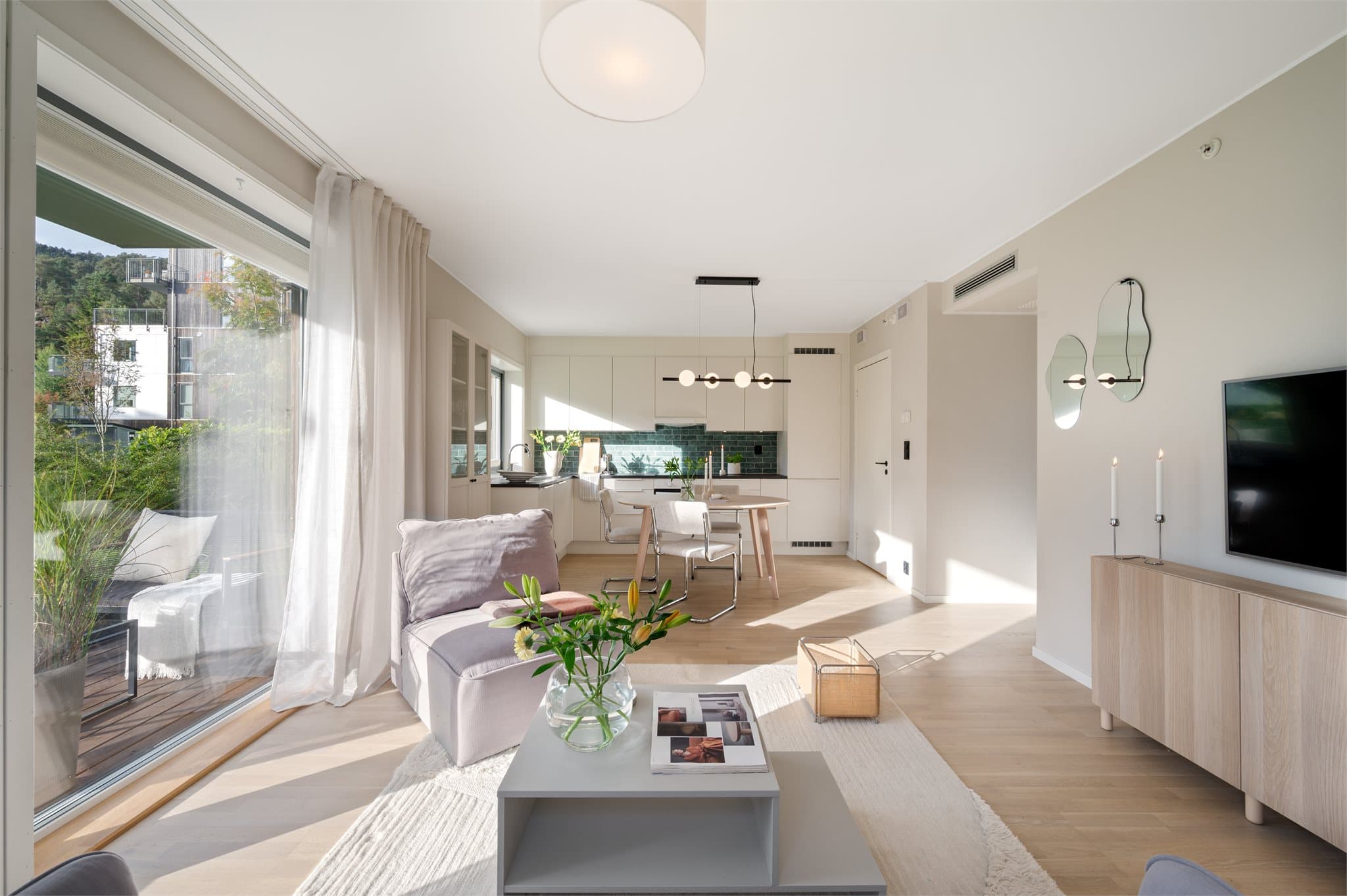 - Leiligheten byr på en rekke gode kvaliteter som bla. rause vindusflater, god takhøyde og gode romløsninger -