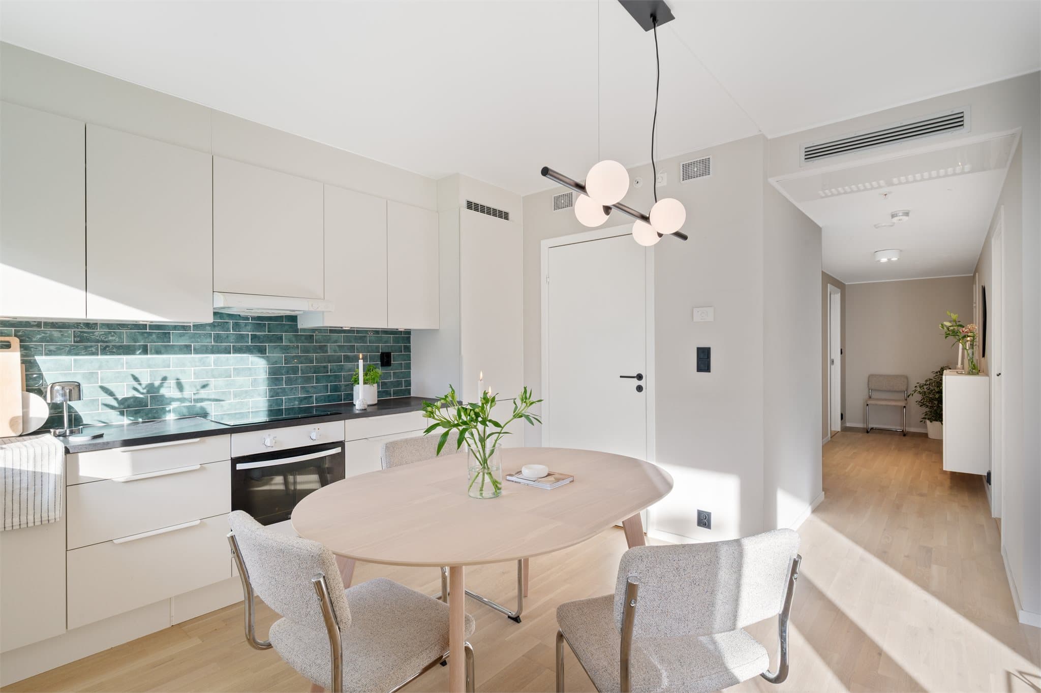 - Fra kjøkken er det adkomst til innvendig bod på 3,5m² -