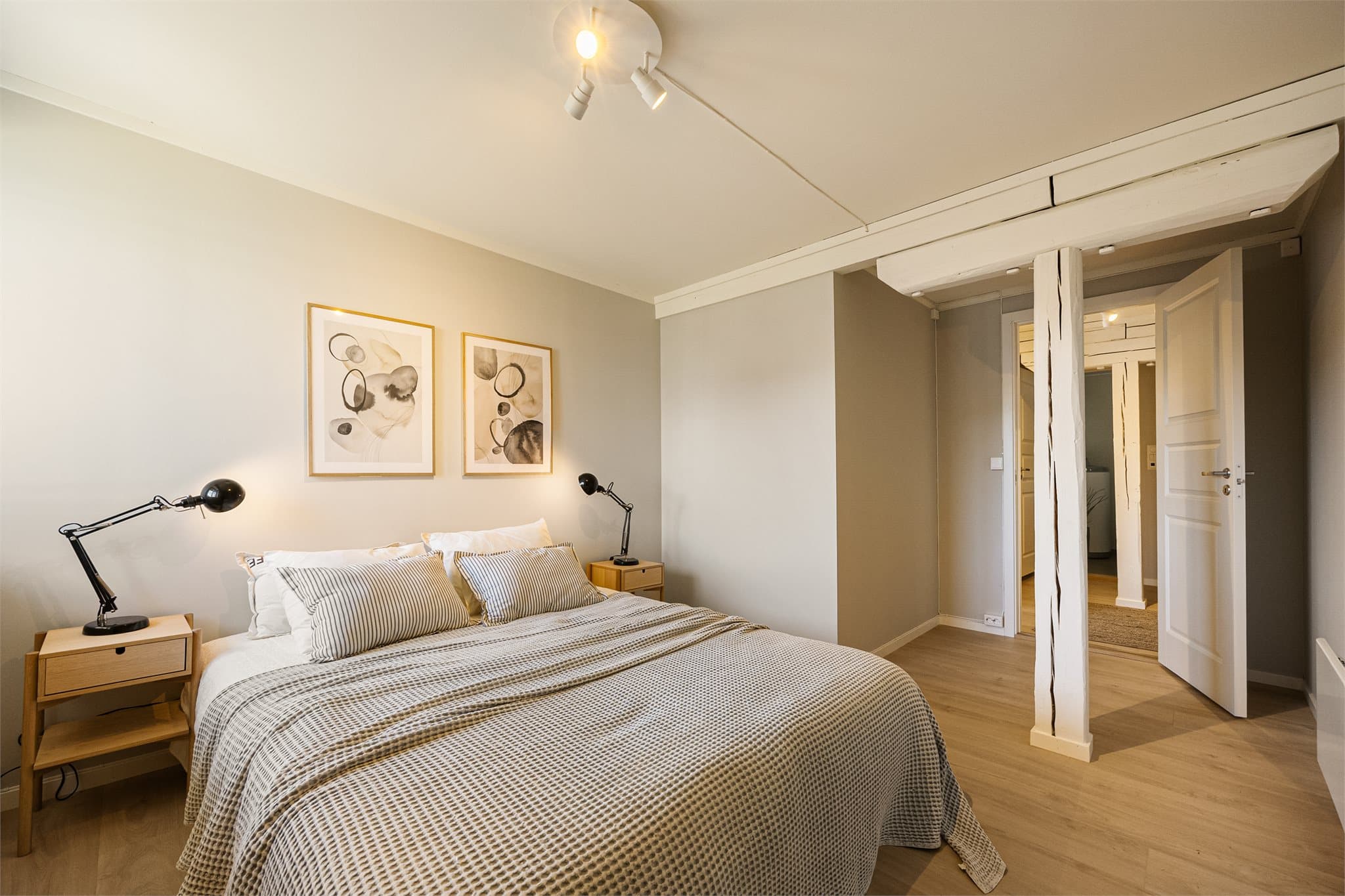 Leiligheten har to soverom av god størrelse.