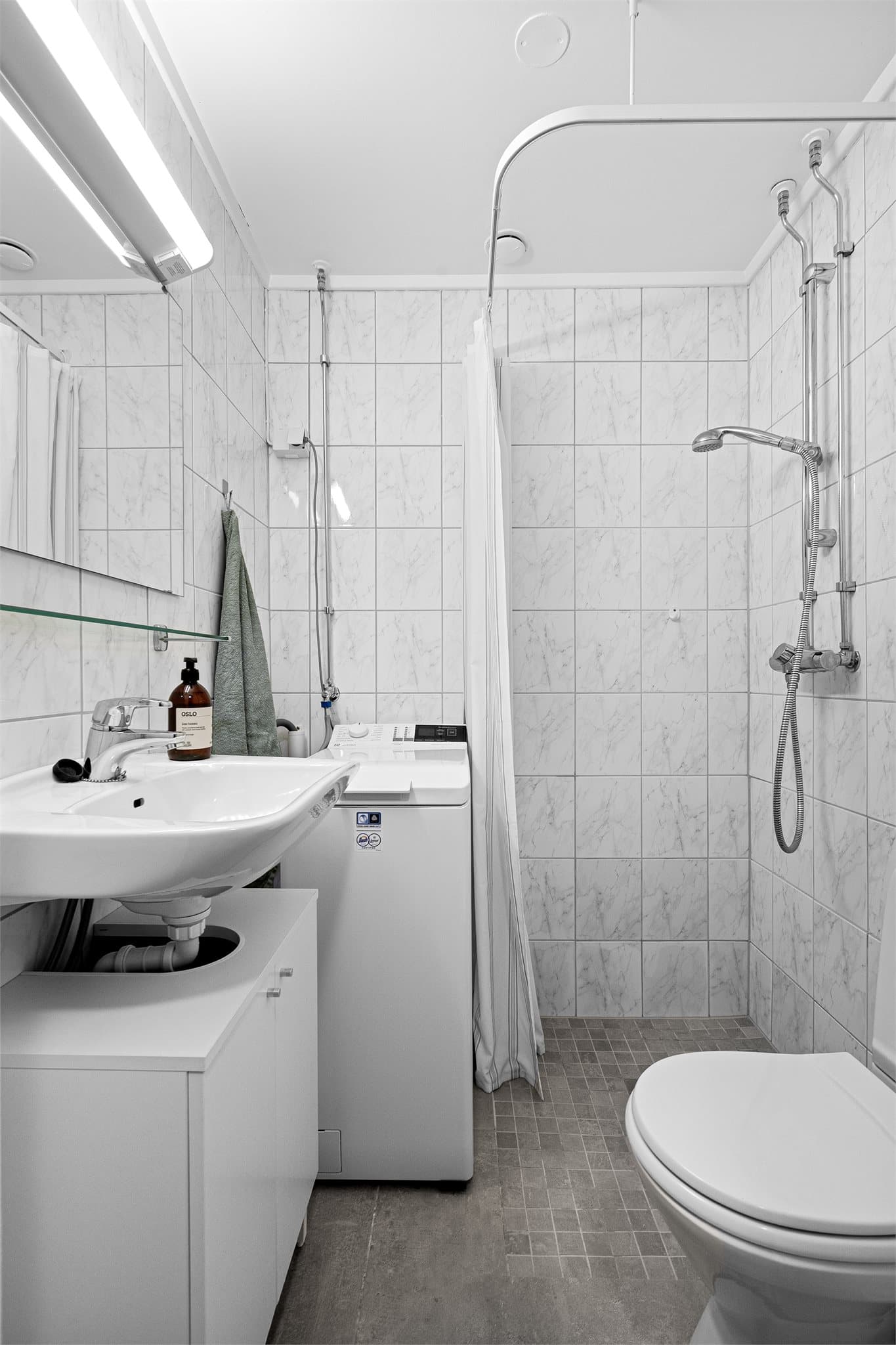 Varmekabler og opplegg for vaskemaskin.