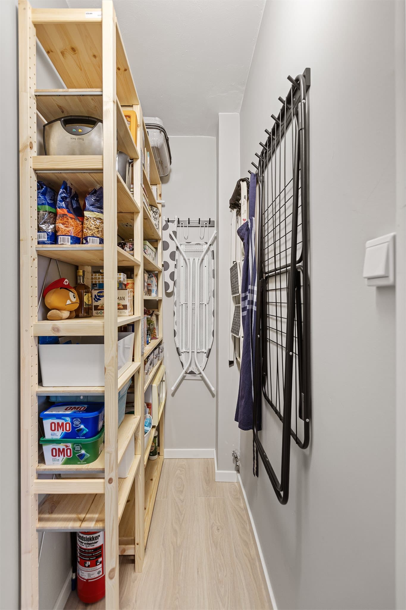 Svært praktisk innvendig bod. I kombinasjon med kjellerboden får man lagret det meste man ønsker.