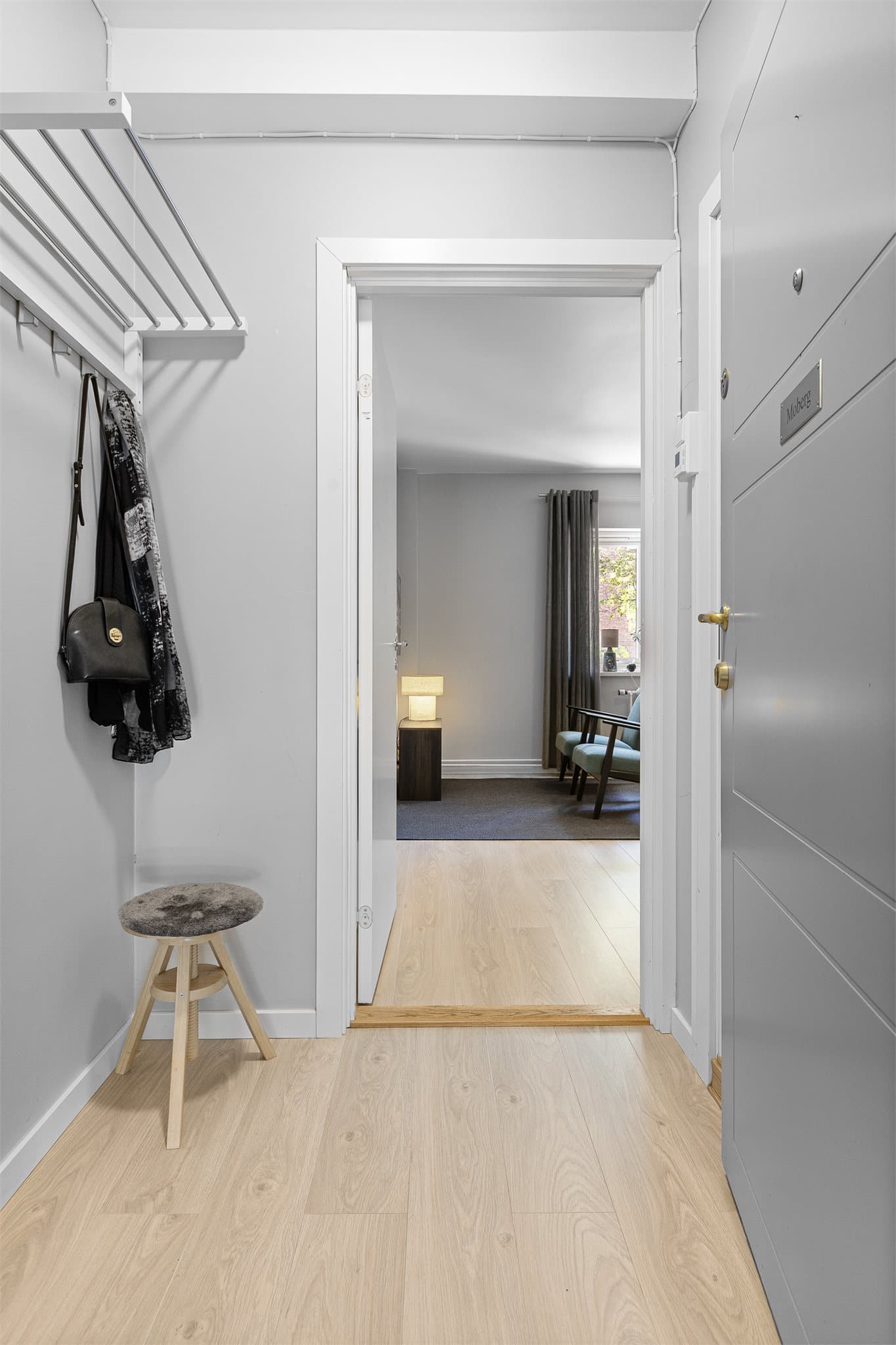 Romslig entre med god plass til oppheng av yttertøy