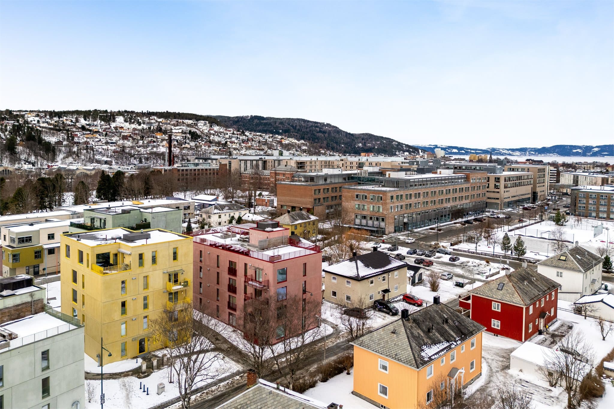 Her bor man sentralt med kort vei til "alt" man trenger i hverdagen.