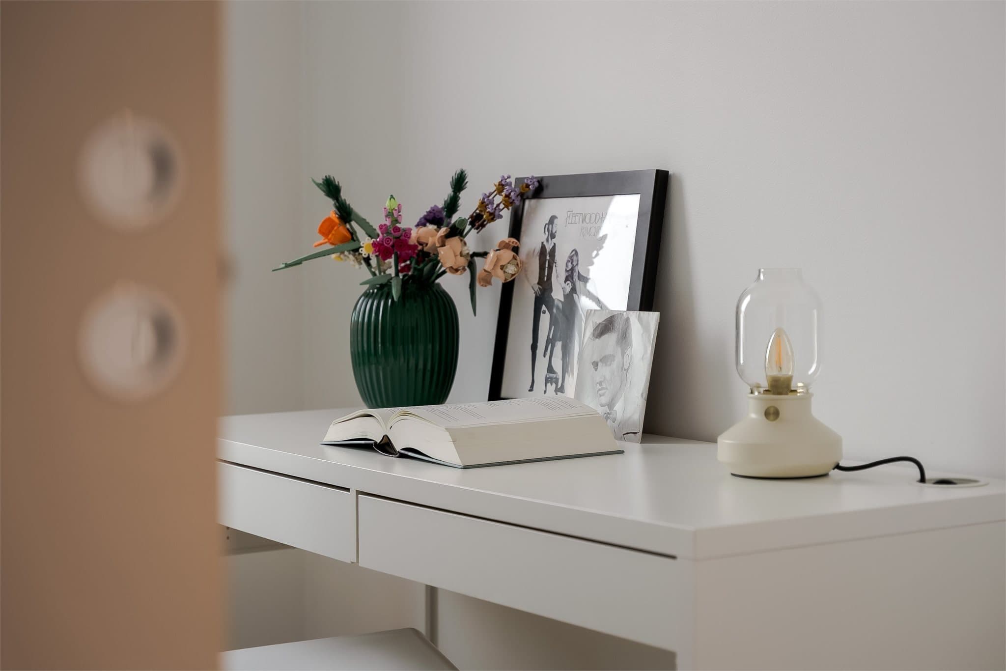 Soverom 2 kan enkelt brukes som kontor, barnerom eller gjesterom, alt etter behov.