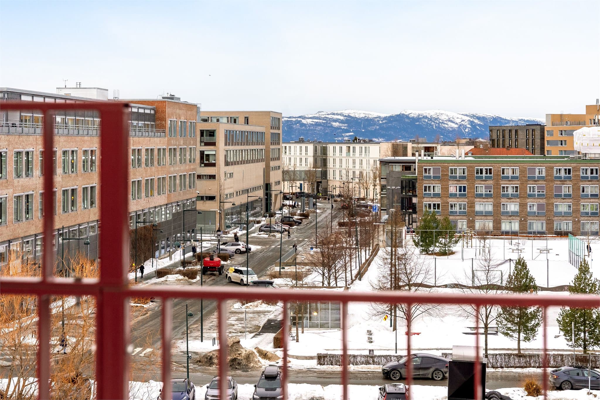Her bor du med kort avstand til sentrale studiesteder som NTNU Handelshøyskolen, NTNU Gløshaugen og St. Olavs hospital. Teknobyen, Spektrum og Studentersamfundet er også kort vei unna.