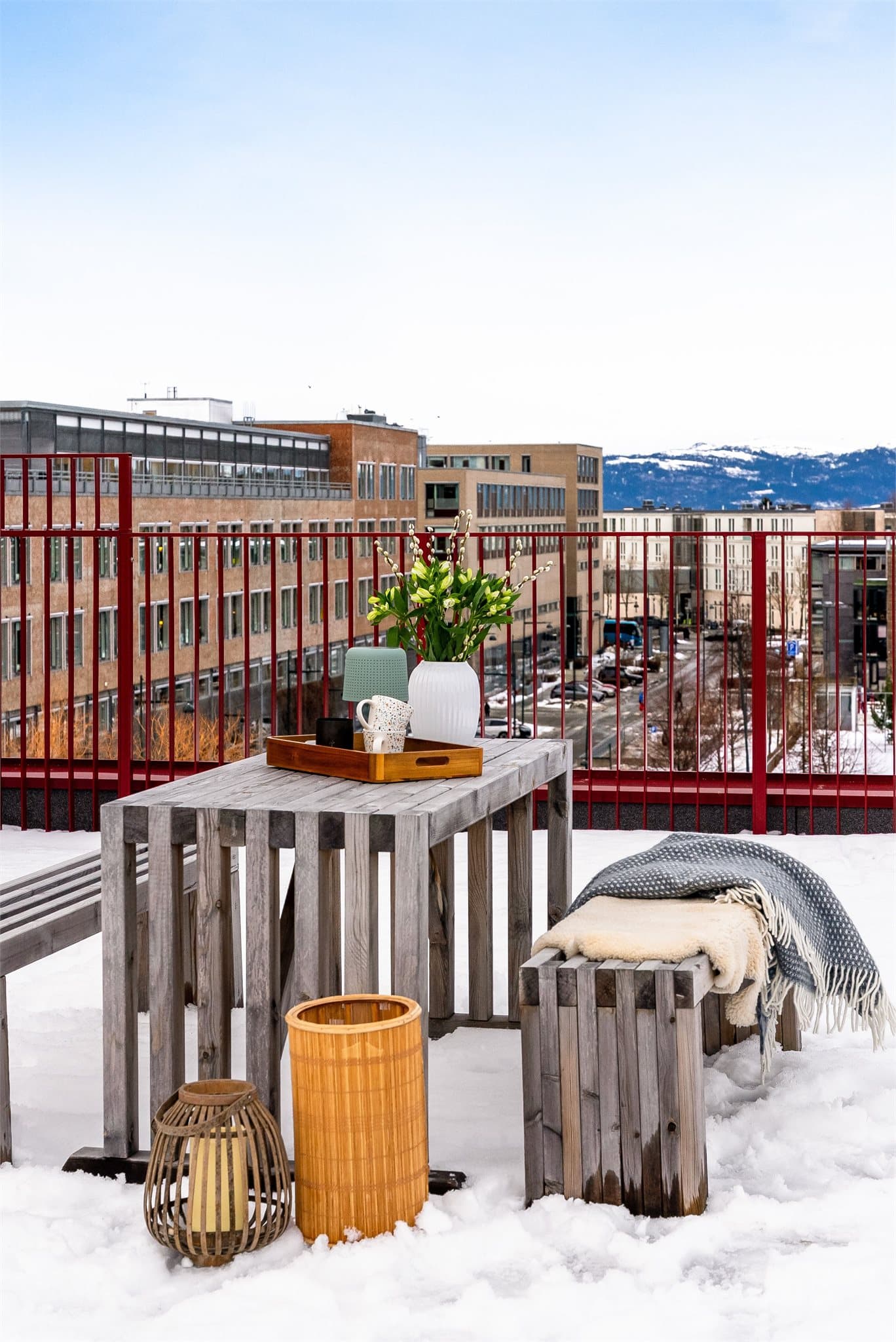 På taket av bygget har man en flott felles takterrasse der solen kan nytes hele dagen.