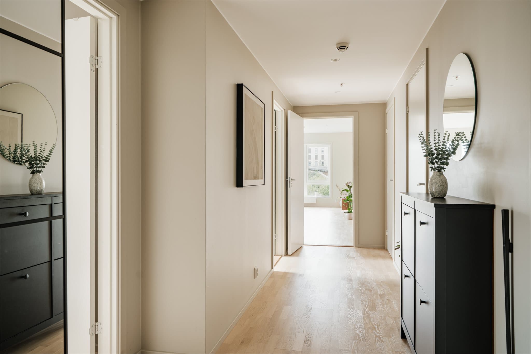 Det er ingen forkjøpsrett i borettslaget. Det er mulig å overta leie av parkeringsplass i garasjeanlegg fra nåværende eier.