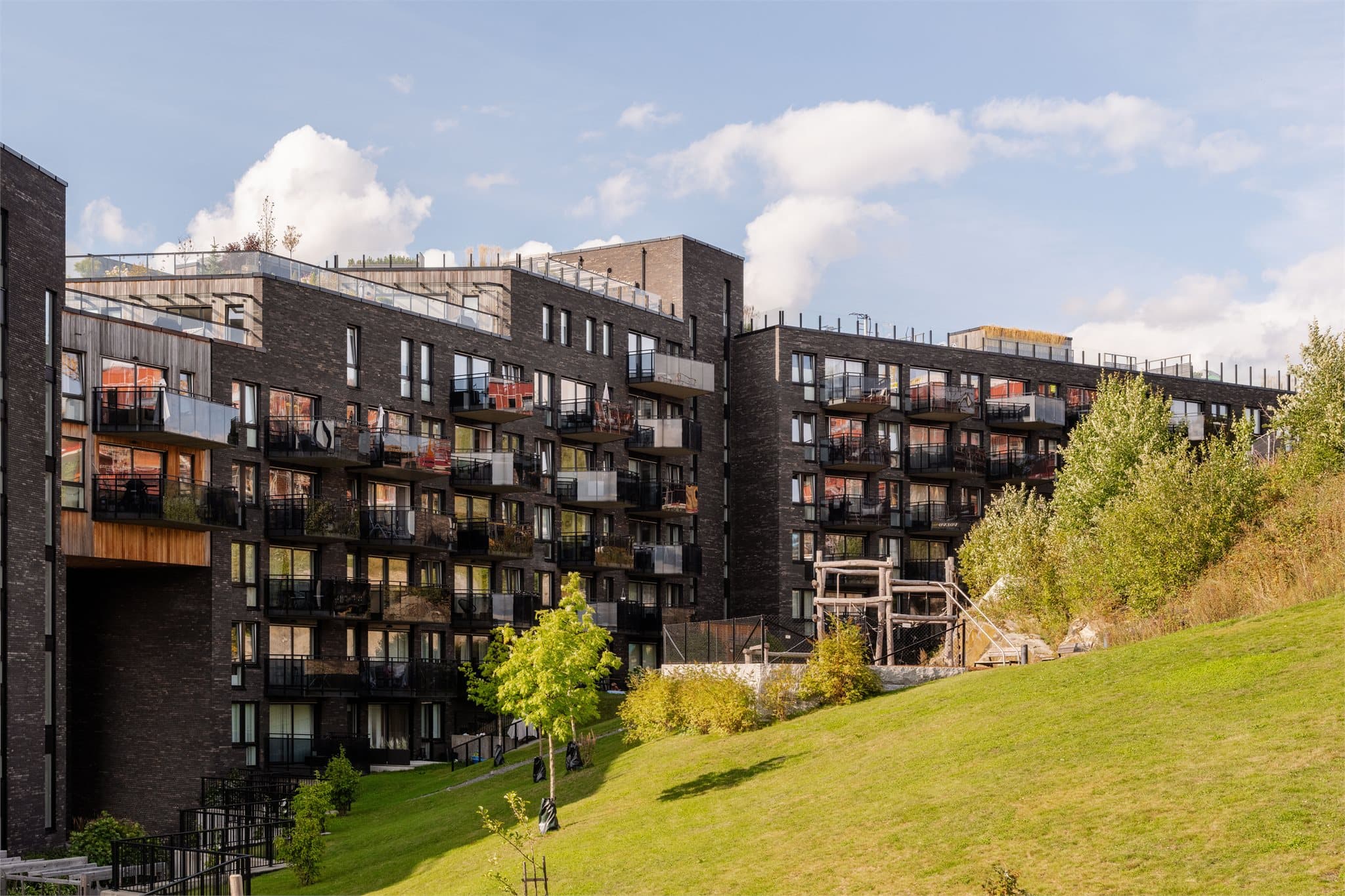 Velkommen til et attraktivt, veletablert og barnevennlig boligområde på Snølia – et svært populært område for både barnefamilier og pendlere.