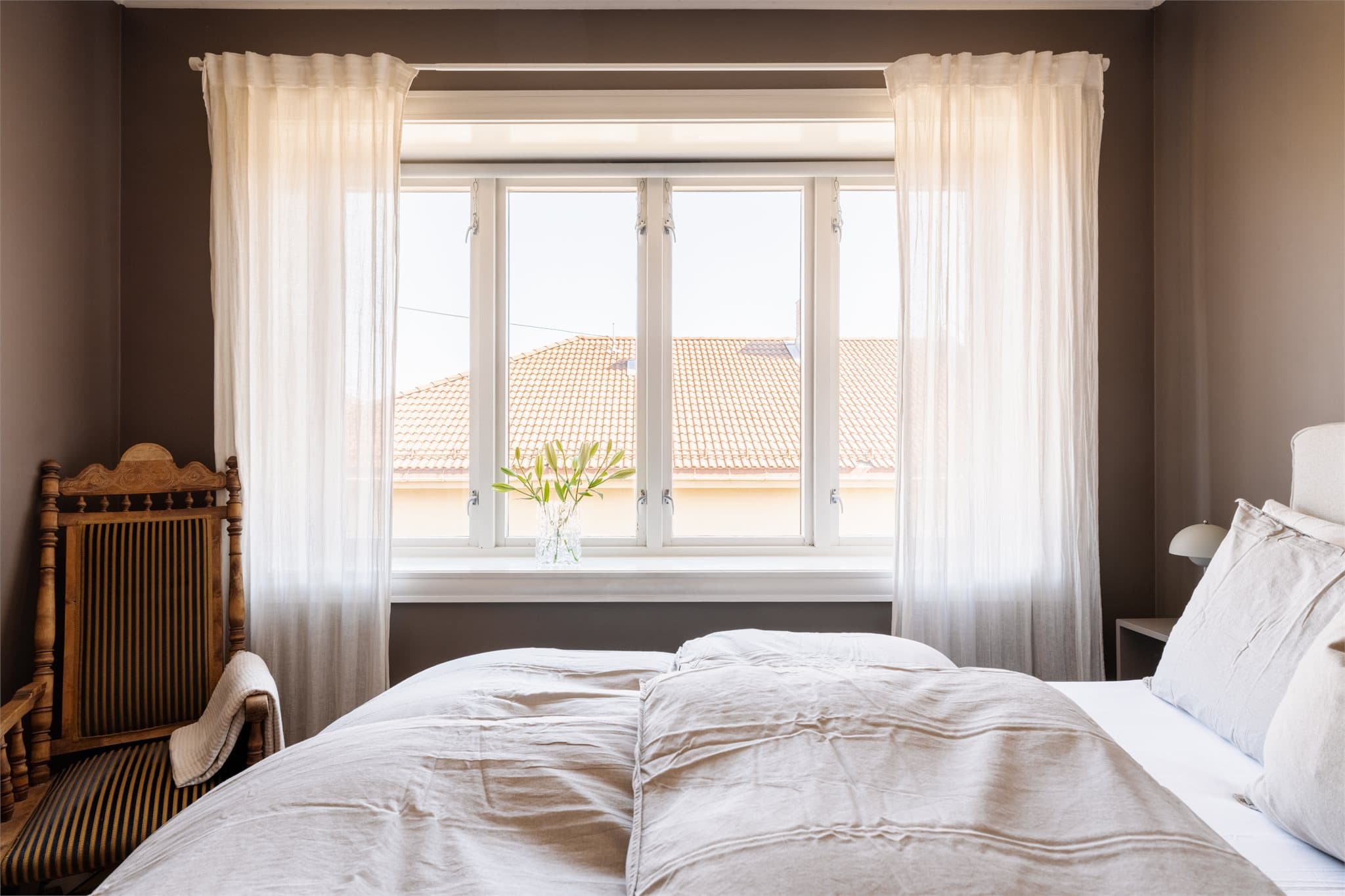 Overflatene i soverommet ble malt i 2023.