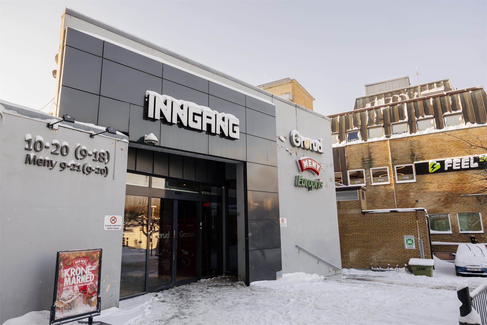 Med Grorud Senter som nærmeste nabo har man et rikt utvalg av butikker og servicetilbud.