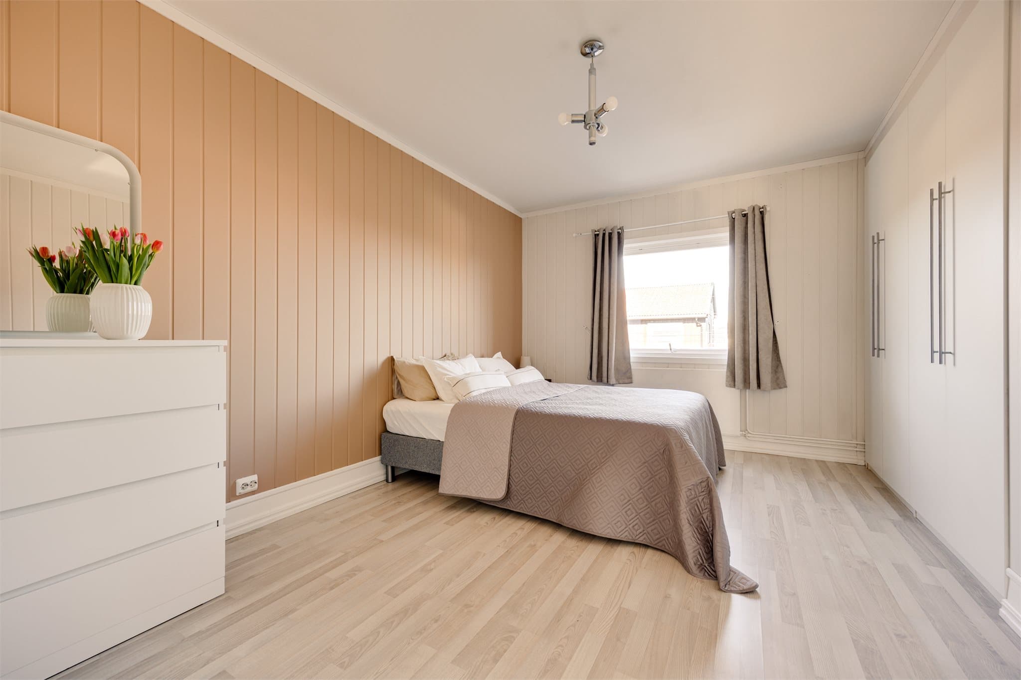 Leiligheten har to gode soverom.