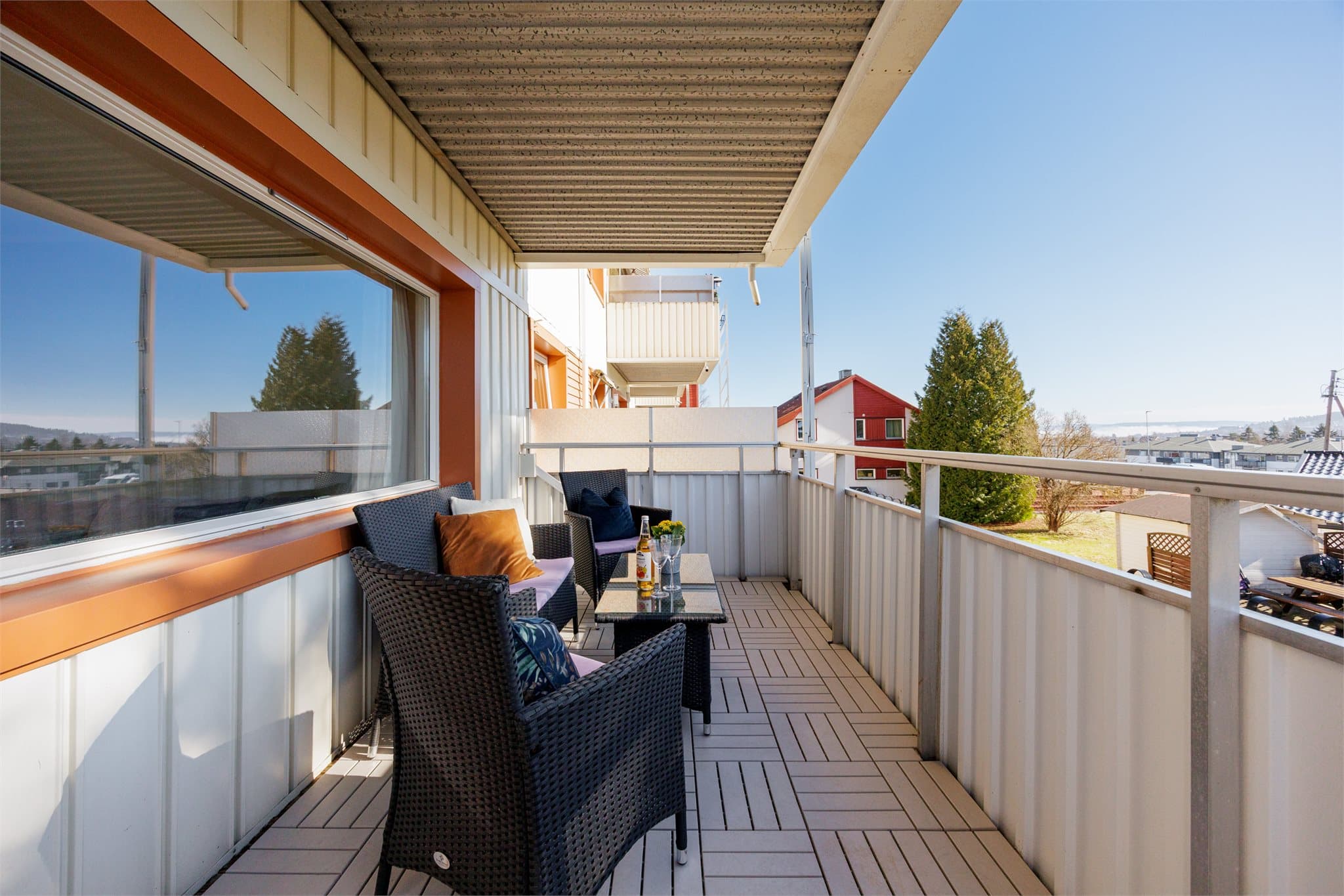 Balkongen er på hele 9 kvm, så her har du god plass til både utemøblement og grill.