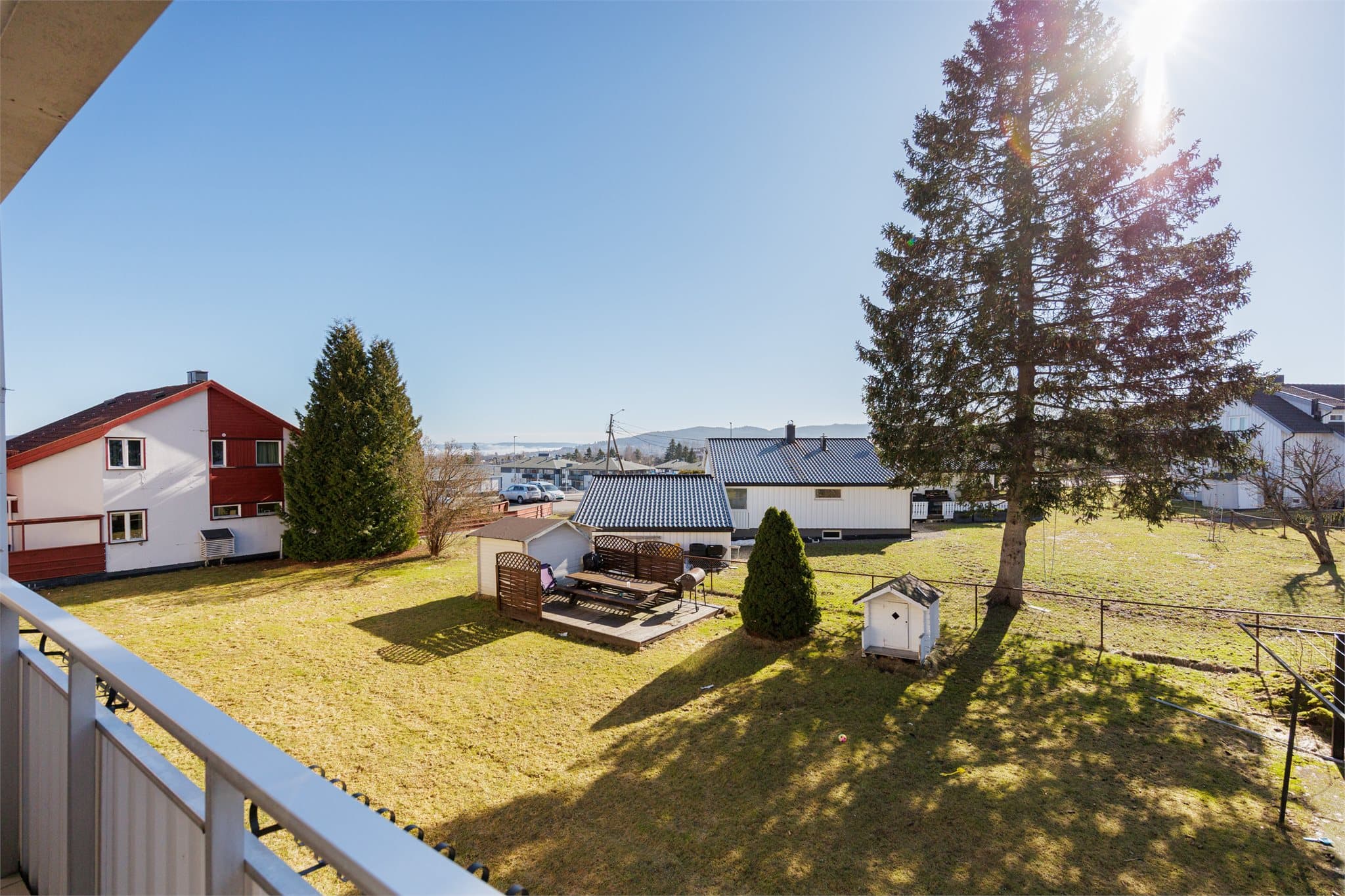 Ikke minst kan barna løpe fritt, spille ball, være aktive i trykke og rolige omgivelser.